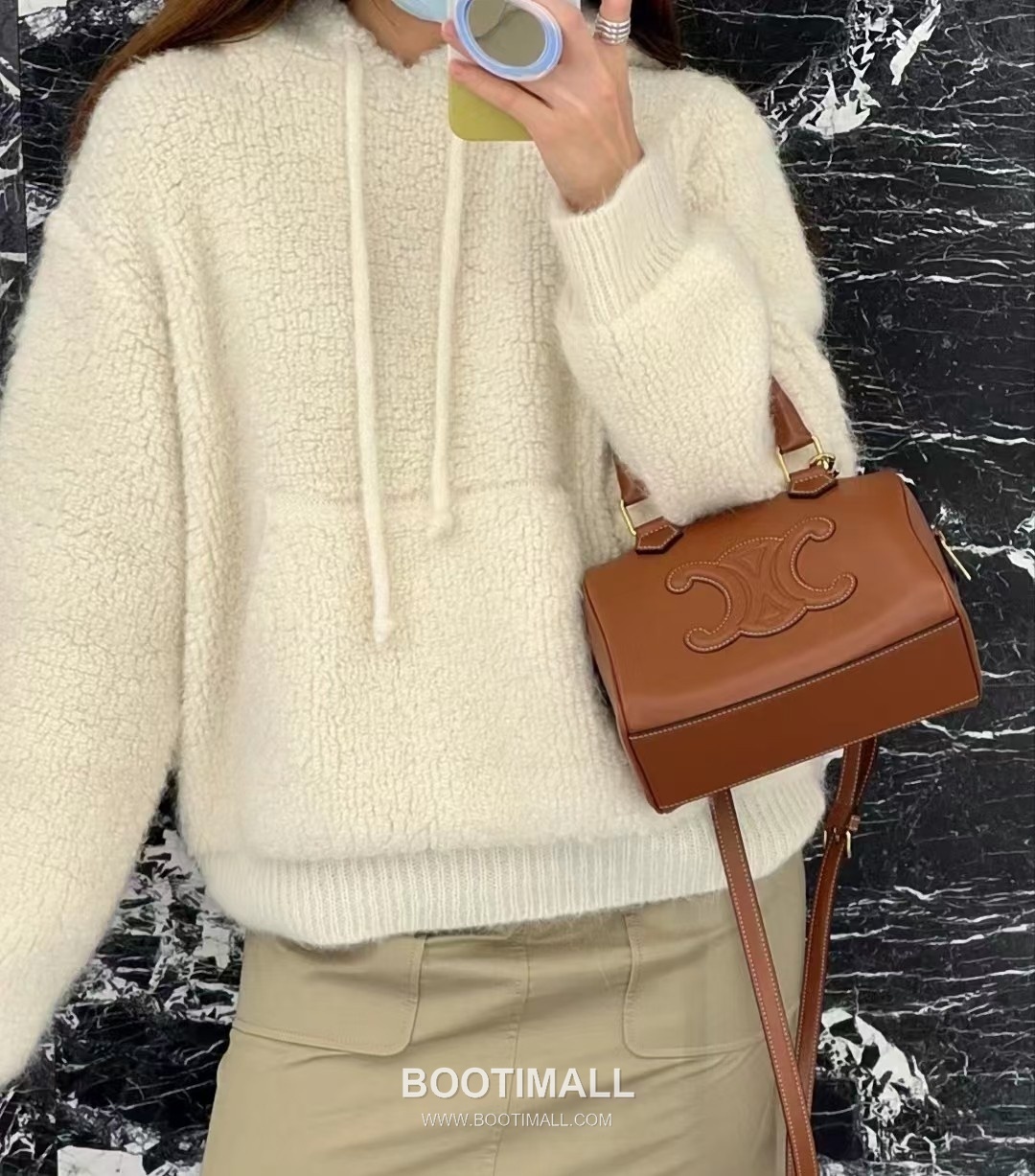 Celine Triomphe Embossed Cowhide Leather Boston Bucket Bag with Top Handle Strap Detail 셀린느 트리옹프 엠보싱 카우하이드 보스턴 버킷백 탑핸들 113773 20cm 3