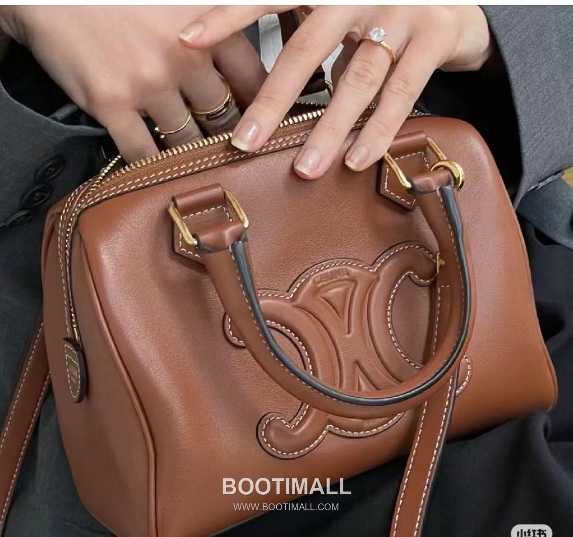 Celine Triomphe Embossed Cowhide Leather Boston Bucket Bag with Top Handle Strap Detail 셀린느 트리옹프 엠보싱 카우하이드 보스턴 버킷백 탑핸들 113773 20cm 7