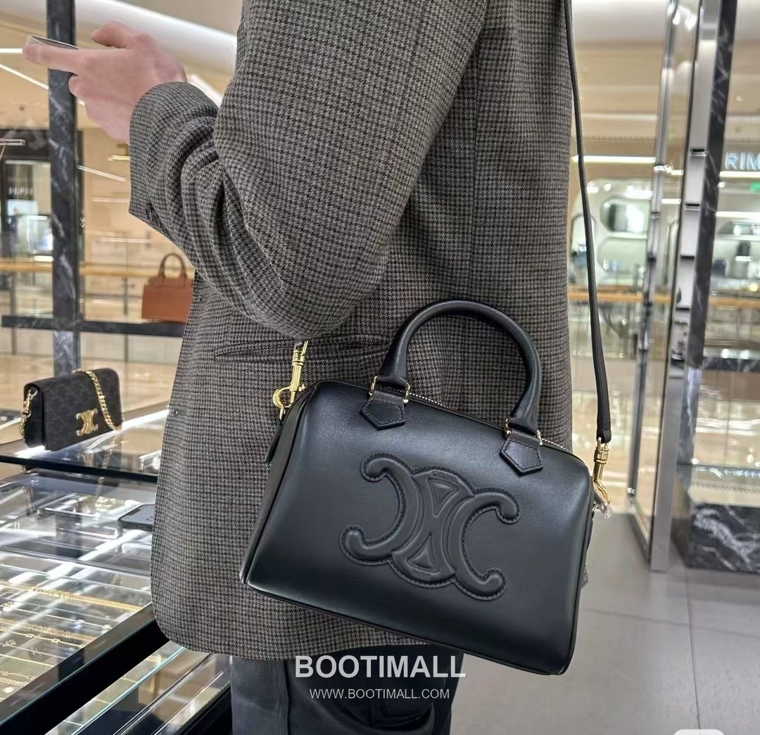 Celine Triomphe Embossed Cowhide Leather Boston Bucket Bag with Top Handle Strap Detail 셀린느 트리옹프 엠보싱 카우하이드 보스턴 버킷백 탑핸들 113773 20cm 1
