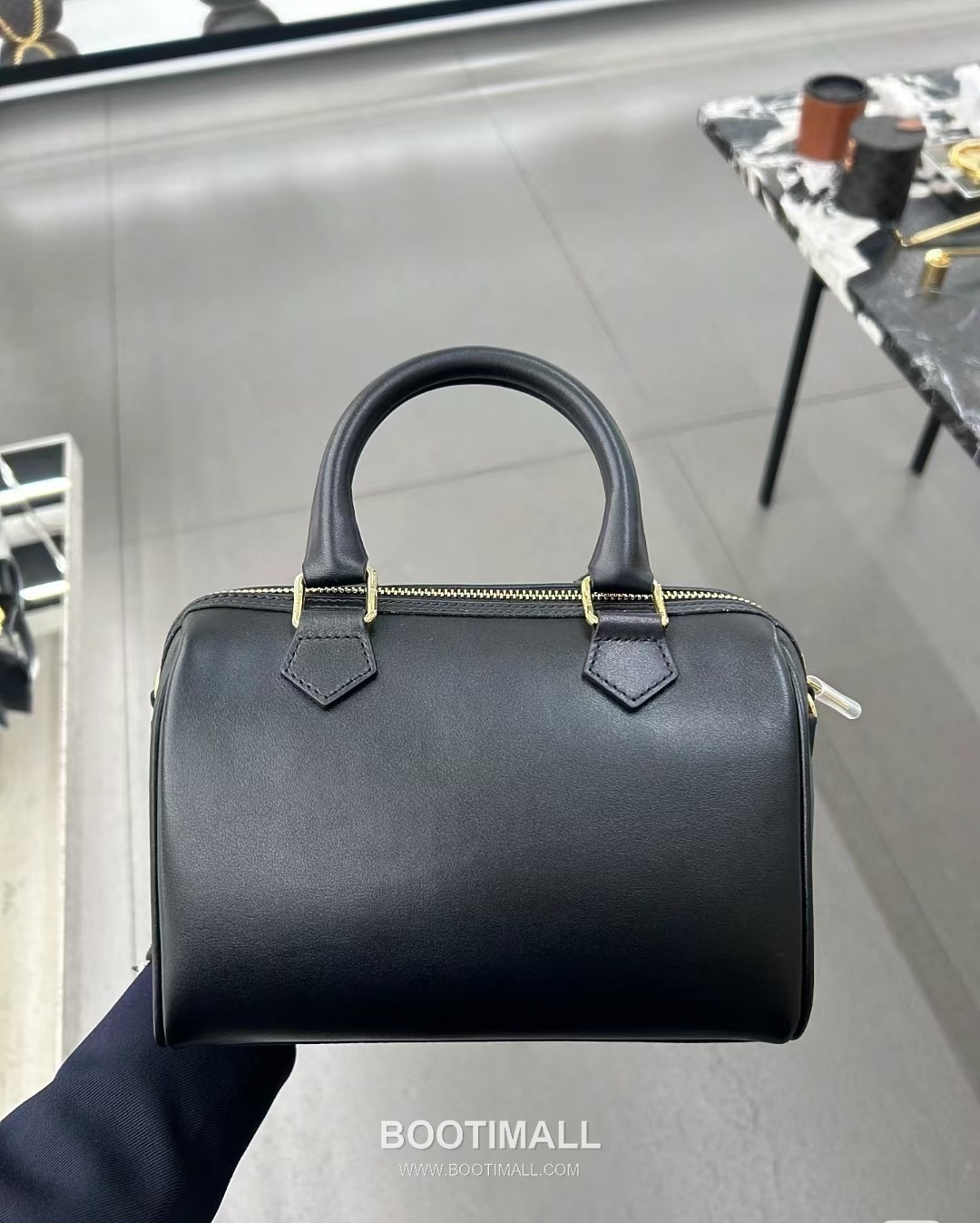 Celine Triomphe Embossed Cowhide Leather Boston Bucket Bag with Top Handle Strap Detail 셀린느 트리옹프 엠보싱 카우하이드 보스턴 버킷백 탑핸들 113773 20cm 4