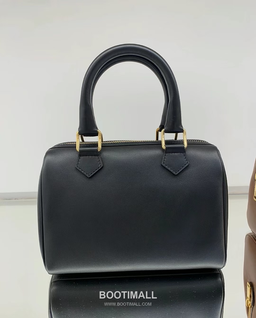 Celine Triomphe Embossed Cowhide Leather Boston Bucket Bag with Top Handle Strap Detail 셀린느 트리옹프 엠보싱 카우하이드 보스턴 버킷백 탑핸들 113773 20cm 7
