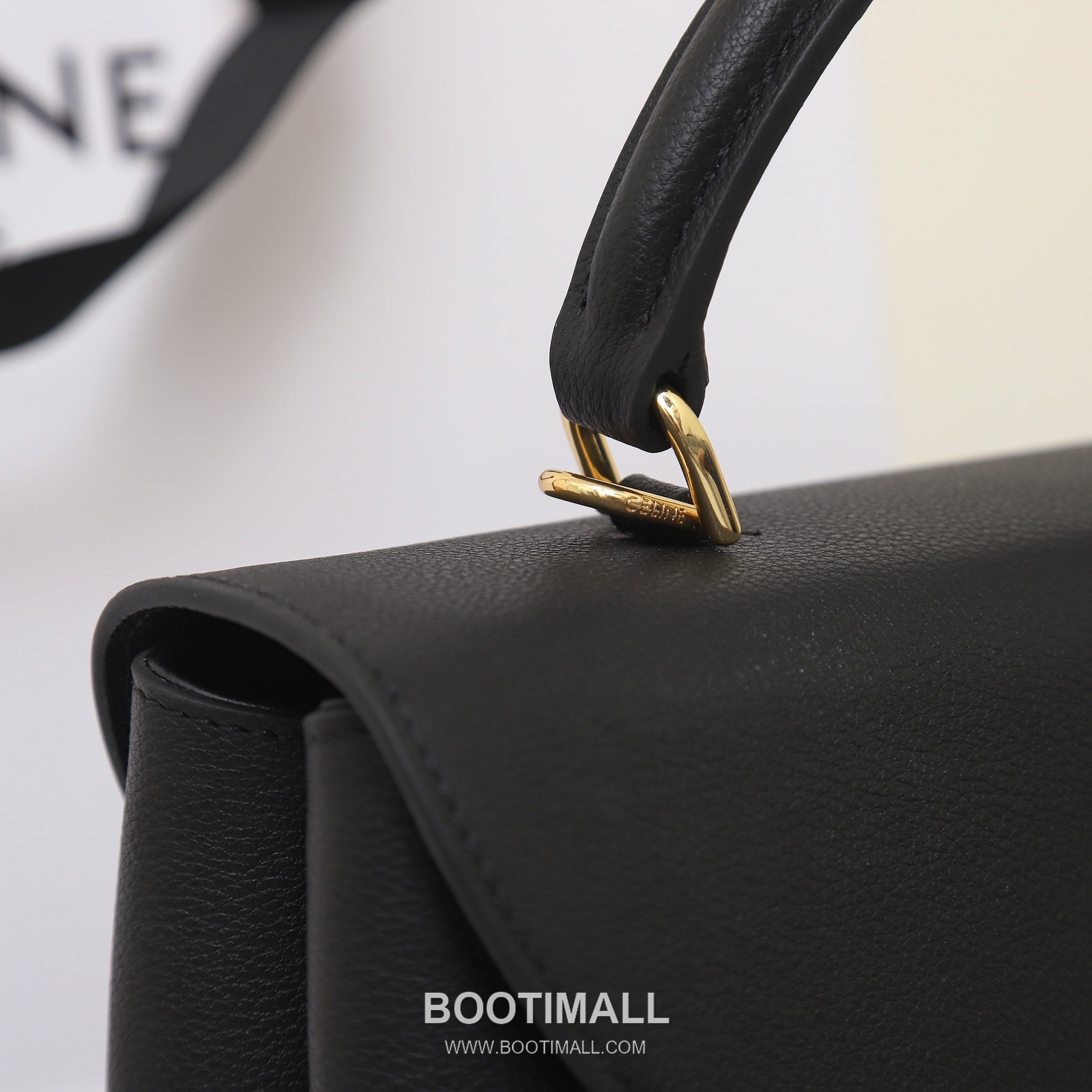 Celine Nino Triomphe Cowhide Leather Top Handle Shoulder Bag with Lock Detail 셀린느 니노 트리옹프 카우하이드 탑핸들 숄더백 락디테일 117523 26cm 9