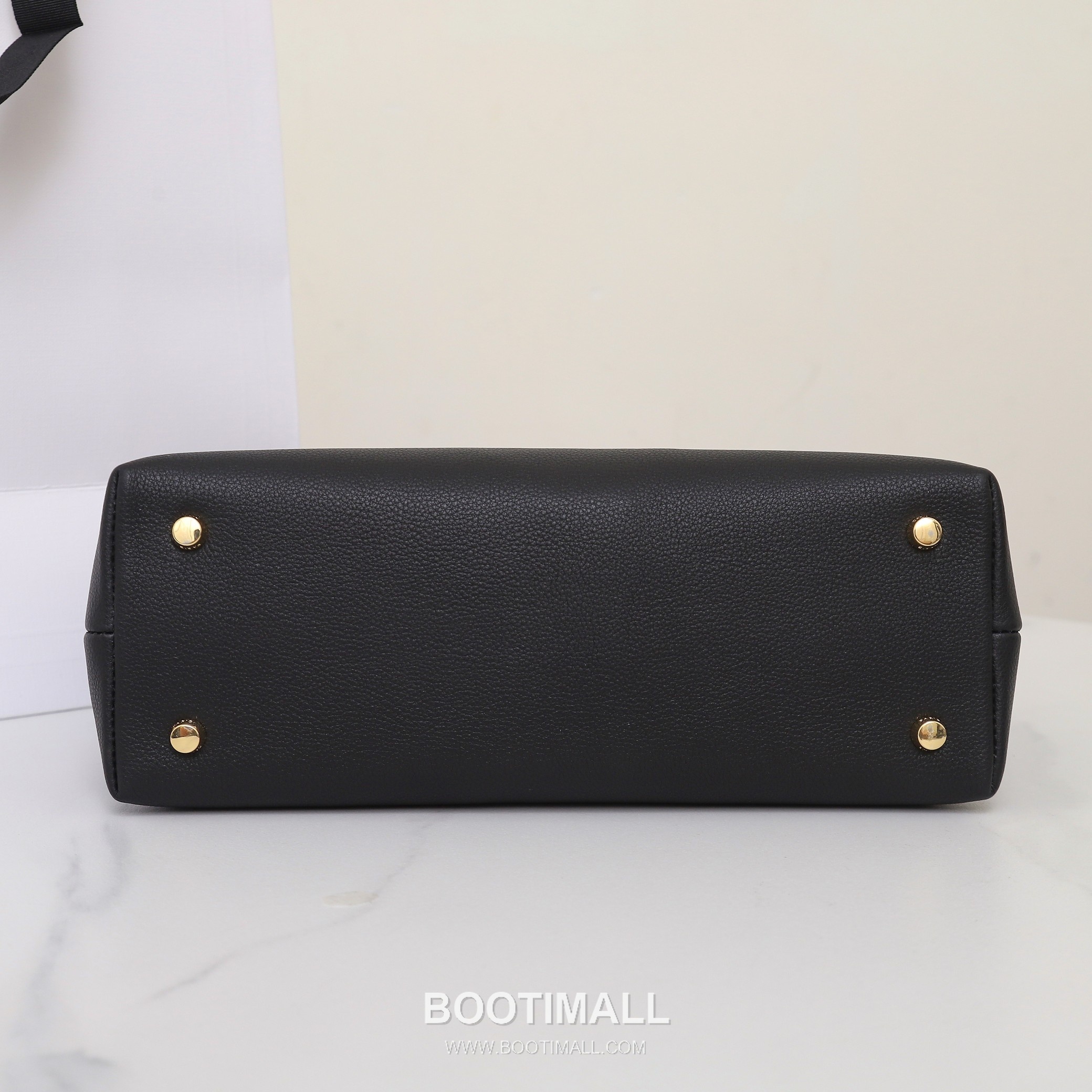 Celine Nino Triomphe Cowhide Leather Top Handle Shoulder Bag with Lock Detail 셀린느 니노 트리옹프 카우하이드 탑핸들 숄더백 락디테일 117523 26cm 10