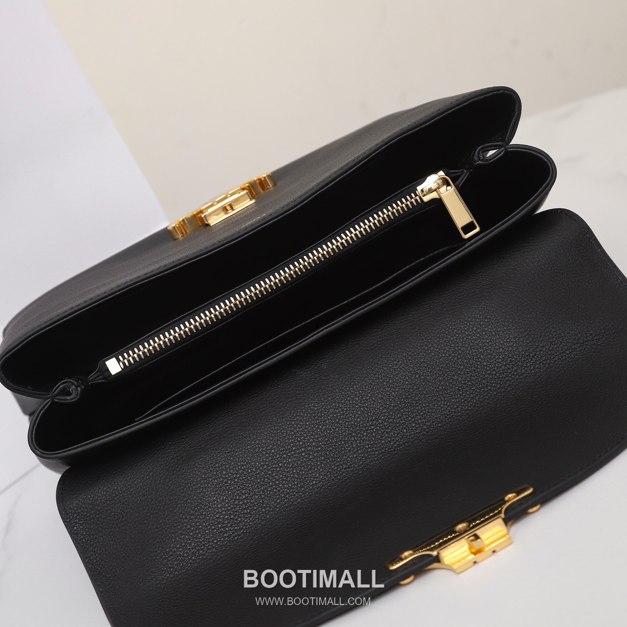 Celine Nino Triomphe Cowhide Leather Top Handle Shoulder Bag with Lock Detail 셀린느 니노 트리옹프 카우하이드 탑핸들 숄더백 락디테일 117523 26cm 12