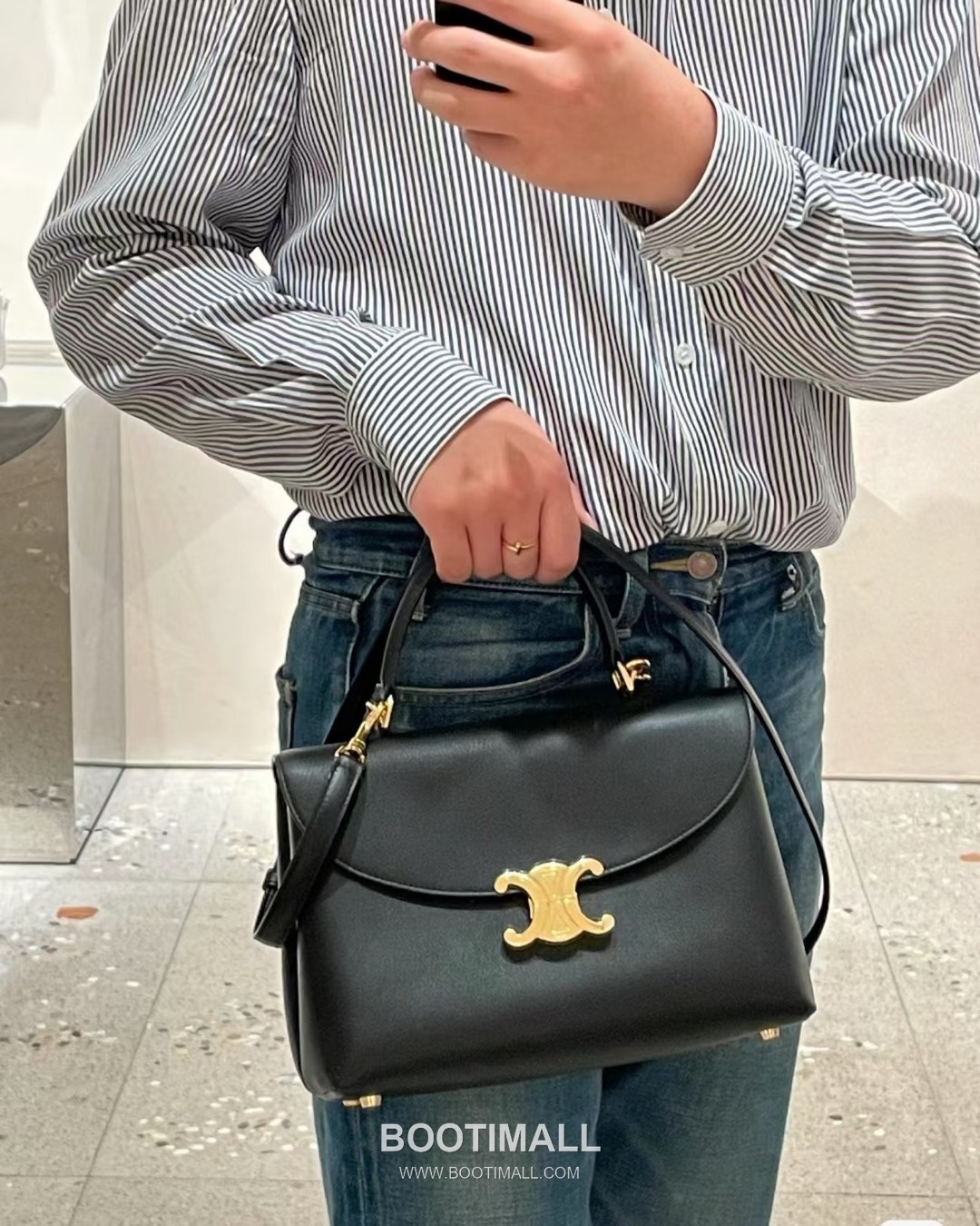 Celine Nino Triomphe Cowhide Leather Top Handle Shoulder Bag with Lock Detail 셀린느 니노 트리옹프 카우하이드 탑핸들 숄더백 락디테일 117523 26cm 13