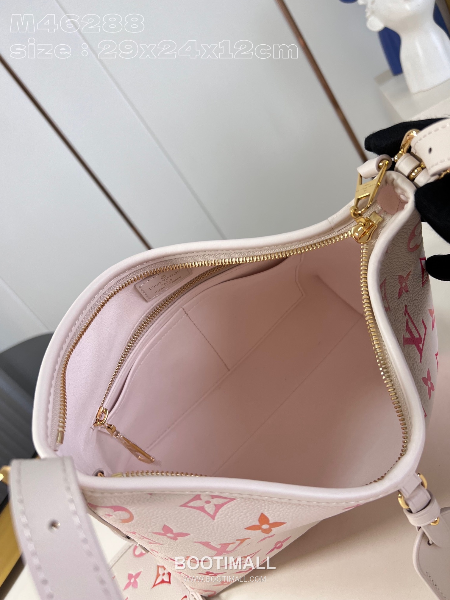 Louis Vuitton CarryAll PM Monogram Empreinte Leather Shoulder Bag with Gradient Detail 루이비통 캐리올 PM 모노그램 앙프렝뜨 숄더백 그라데이션 M24652 29.5cm 8