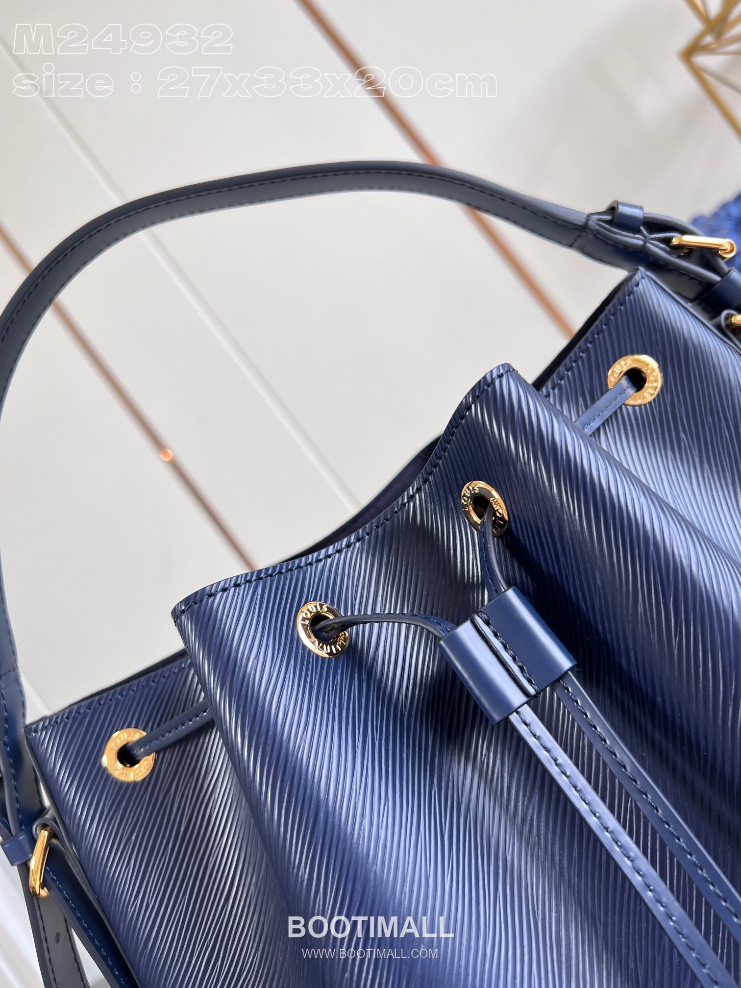 Louis Vuitton Noé MM Epi Calfskin Leather Bucket Bag with Drawstring Detail 루이비통 노에 MM 에피 카프스킨 버킷백 드로스트링 M24932 27cm 3