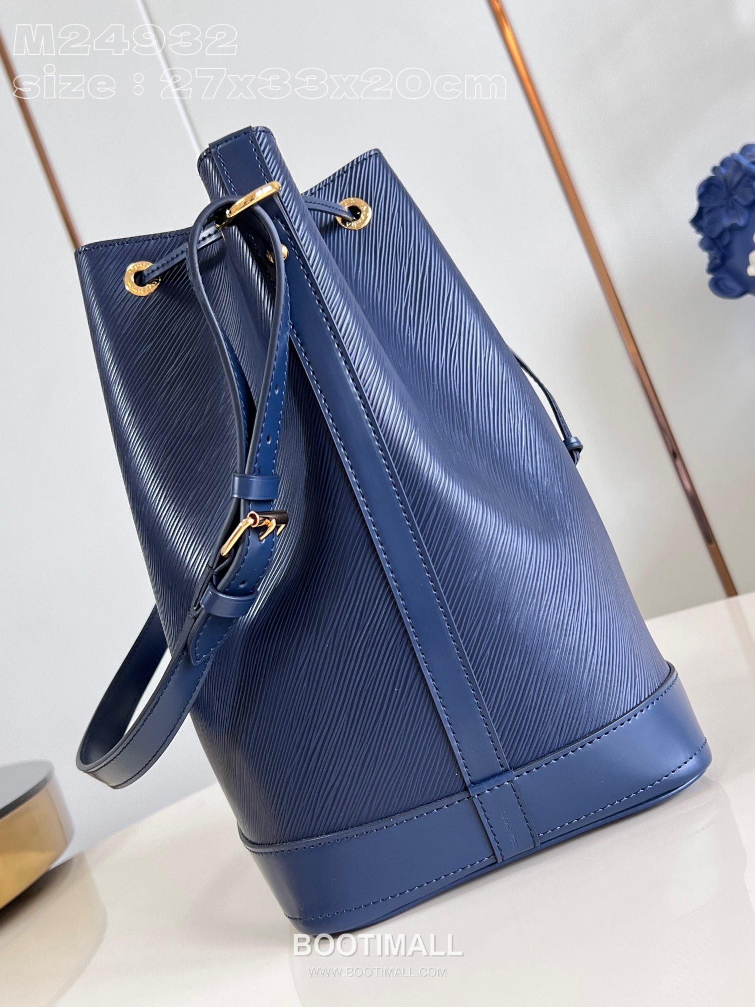 Louis Vuitton Noé MM Epi Calfskin Leather Bucket Bag with Drawstring Detail 루이비통 노에 MM 에피 카프스킨 버킷백 드로스트링 M24932 27cm 4