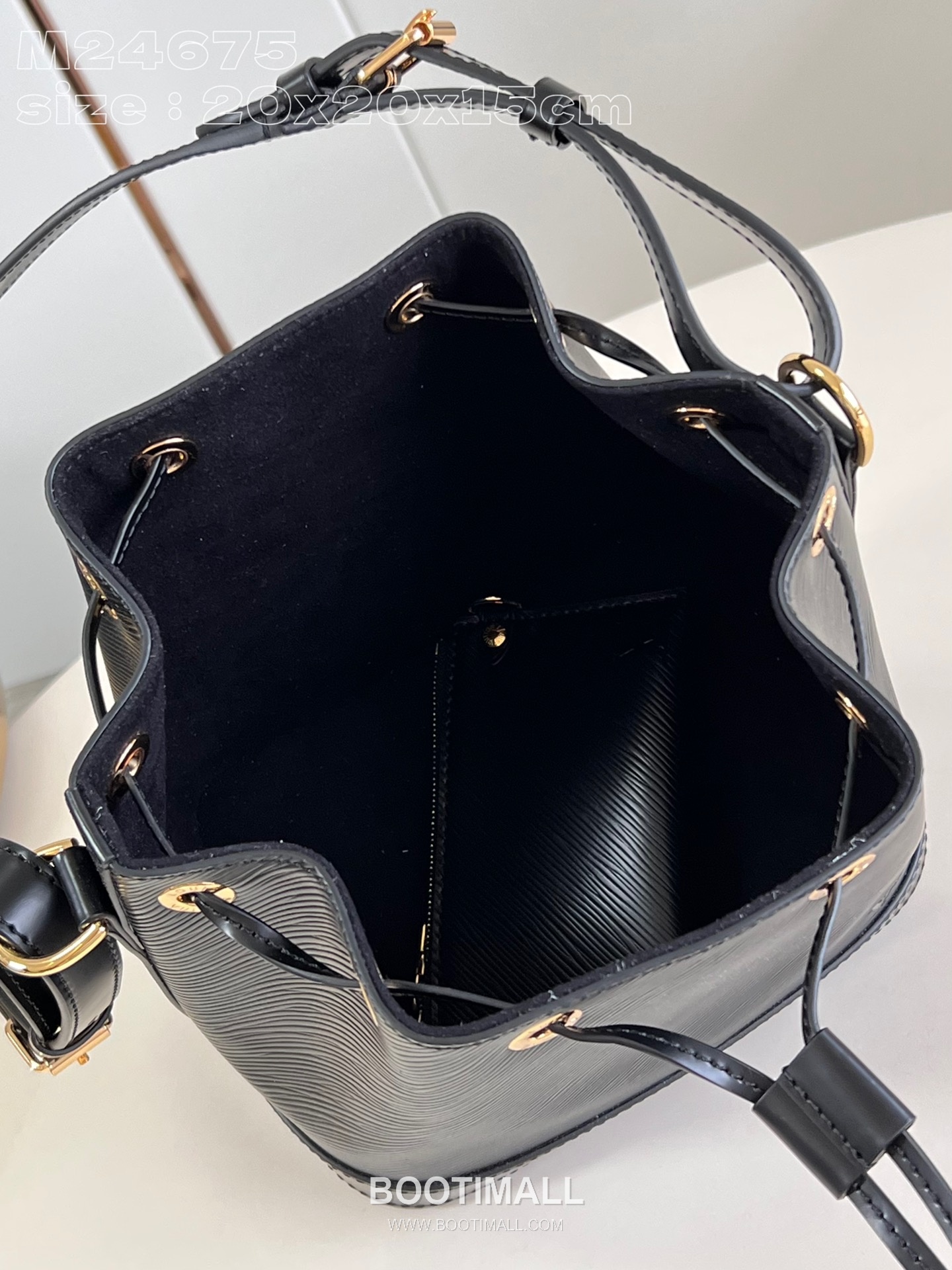 Louis Vuitton Noé BB Epi Calfskin Leather Bucket Bag with Embossed Wave Detail 루이비통 노에 BB 에피 카프스킨 버킷백 웨이브엠보싱 M24675 20cm 9