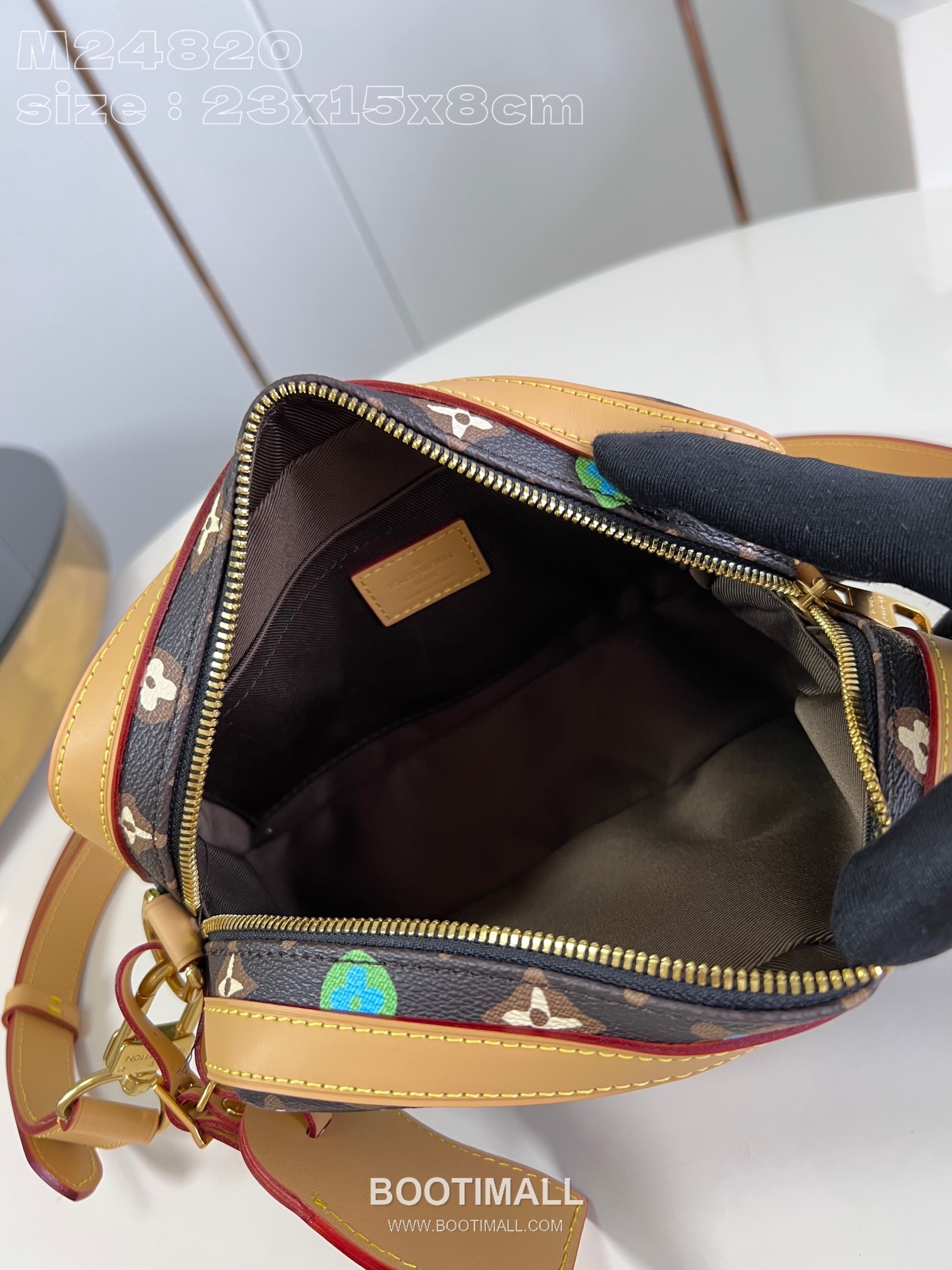 Louis Vuitton Envelope Monogram Canvas Crossbody Messenger Bag with Craggy Print Detail 루이비통 엔벨로프 모노그램 캔버스 크로스바디 메신저백 크래기프린트 M24820 23.5cm 8