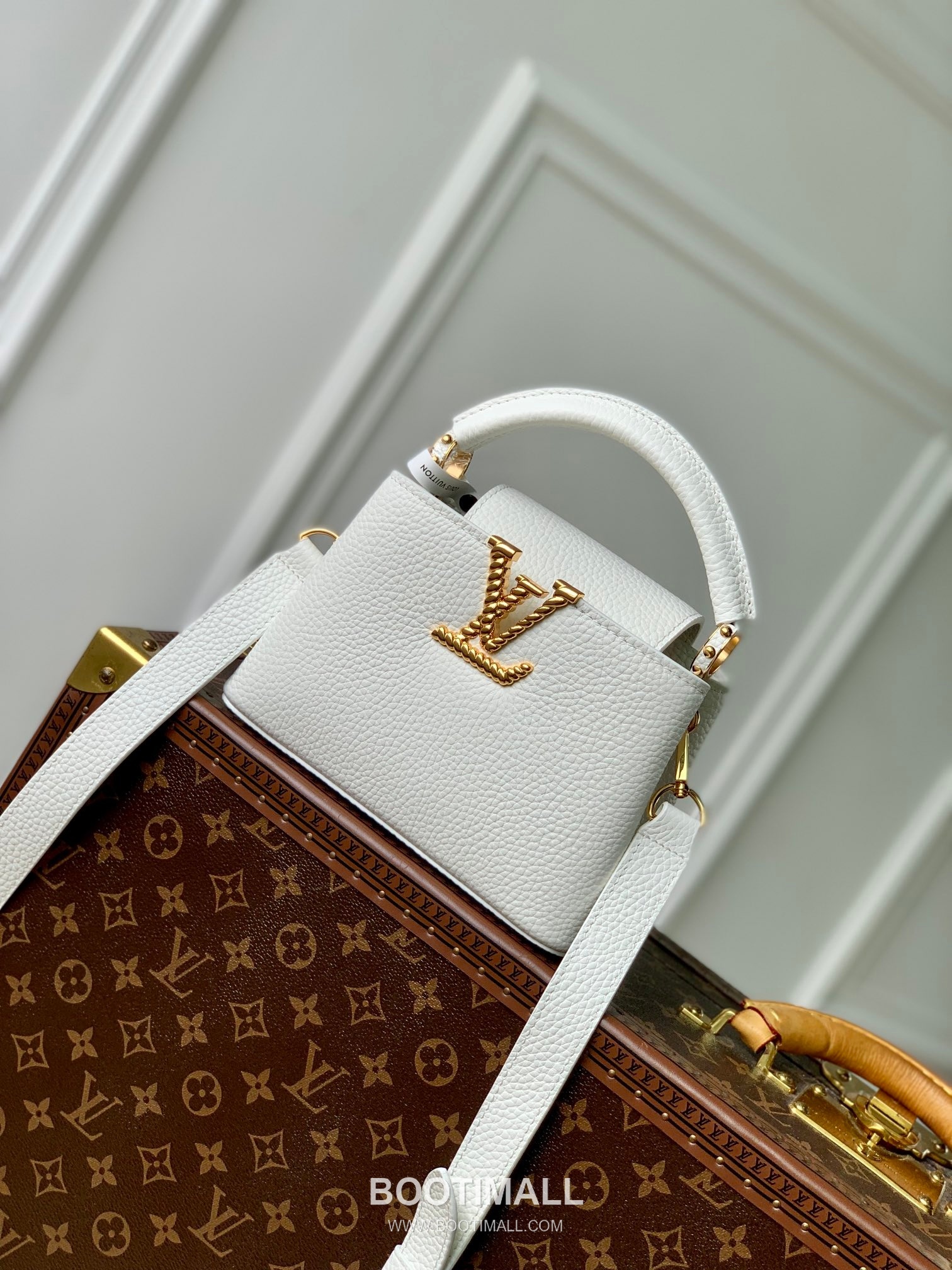 Louis Vuitton Capucines Mini Taurillon Leather Top Handle Tote Bag with Chain LV Detail 루이비통 카퓌신 미니 토리옹 레더 탑핸들 토트백 체인LV M24673 21cm 1