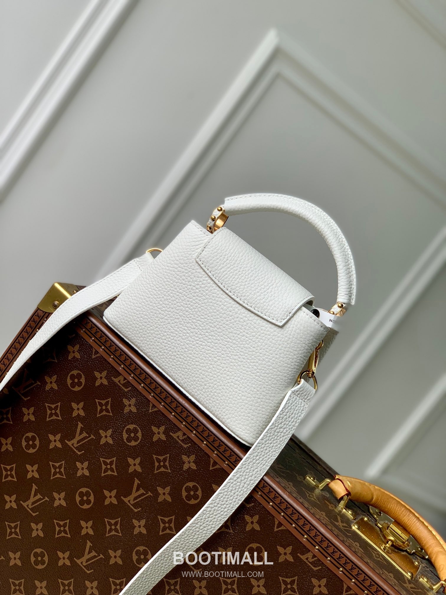 Louis Vuitton Capucines Mini Taurillon Leather Top Handle Tote Bag with Chain LV Detail 루이비통 카퓌신 미니 토리옹 레더 탑핸들 토트백 체인LV M24673 21cm 3