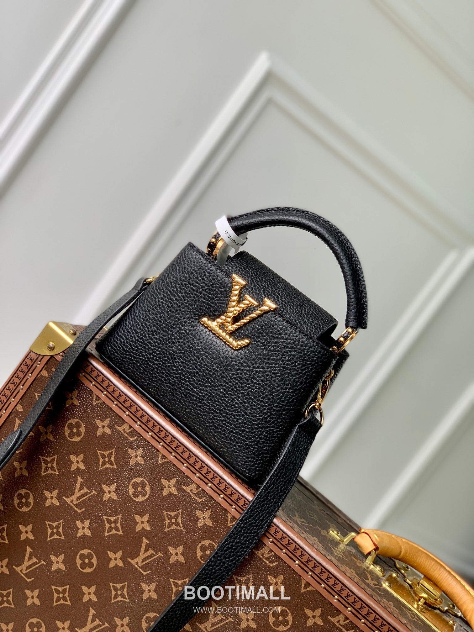 Louis Vuitton Capucines Mini Taurillon Leather Top Handle Tote Bag with Chain LV Detail 루이비통 카퓌신 미니 토리옹 레더 탑핸들 토트백 체인LV M24673 21cm 1