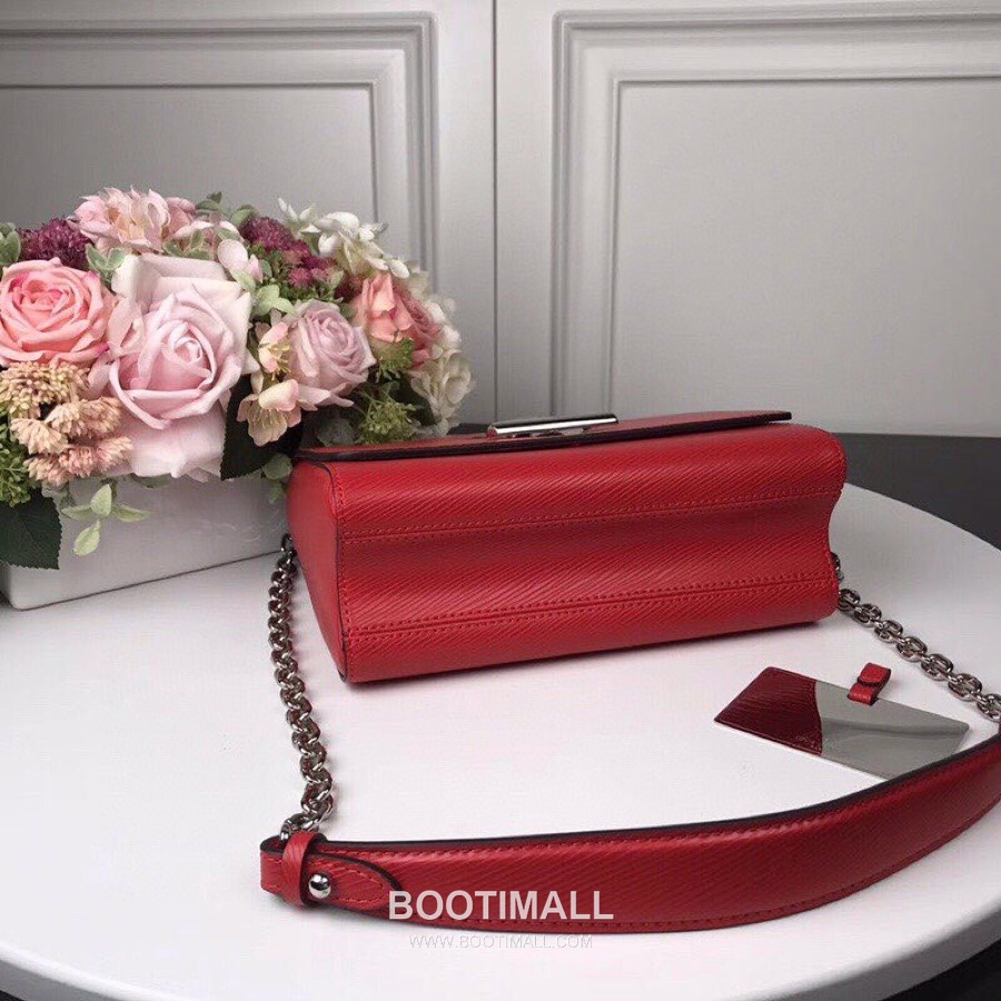 Louis Vuitton Twist MM Epi Calfskin Leather Chain Shoulder Bag with Twist Lock Detail 루이비통 트위스트 MM 에피 카프스킨 체인 숄더백 트위스트락 M50280 23cm 6