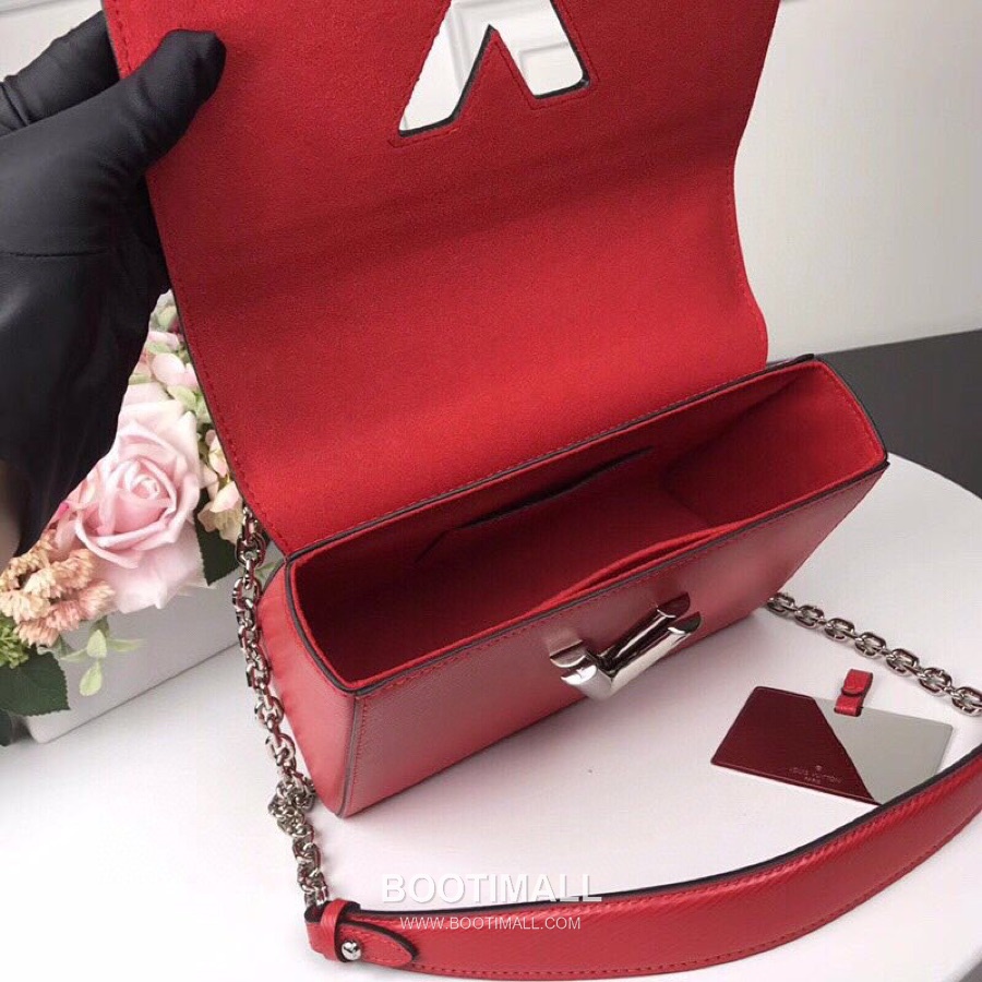 Louis Vuitton Twist MM Epi Calfskin Leather Chain Shoulder Bag with Twist Lock Detail 루이비통 트위스트 MM 에피 카프스킨 체인 숄더백 트위스트락 M50280 23cm 8