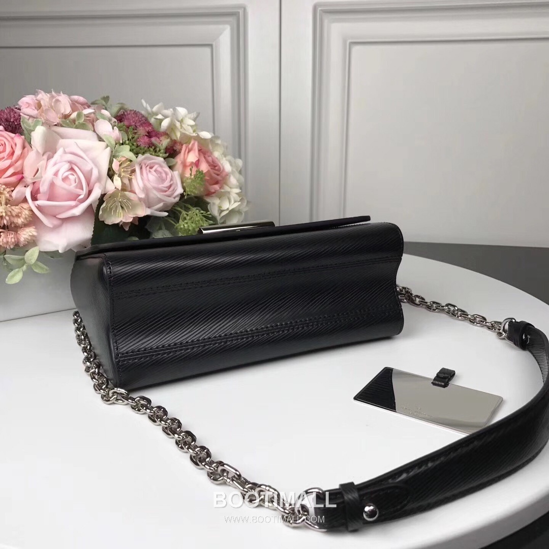 Louis Vuitton Twist MM Epi Calfskin Leather Chain Shoulder Bag with Twist Lock Detail 루이비통 트위스트 MM 에피 카프스킨 체인 숄더백 트위스트락 M50280 23cm 6