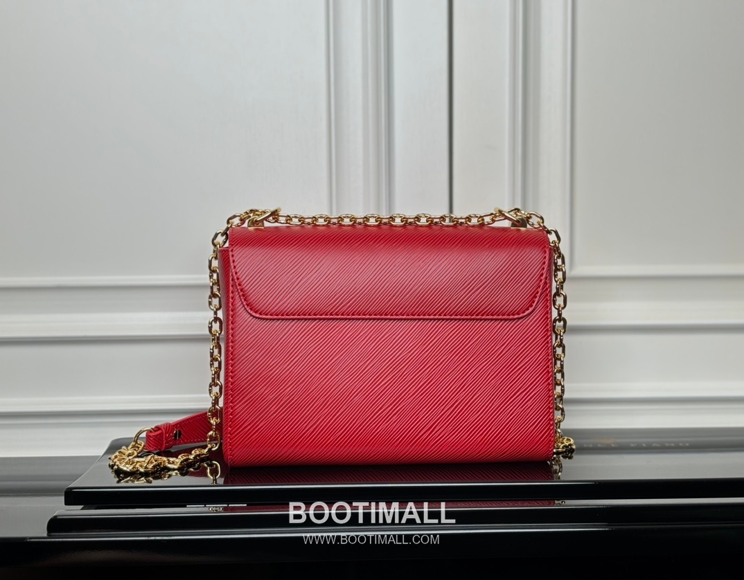 Louis Vuitton Twist MM Epi Calfskin Leather Chain Shoulder Bag with LV Twist Lock Detail 루이비통 트위스트 MM 에피 카프스킨 체인 숄더백 LV트위스트락 M25229 23cm 7