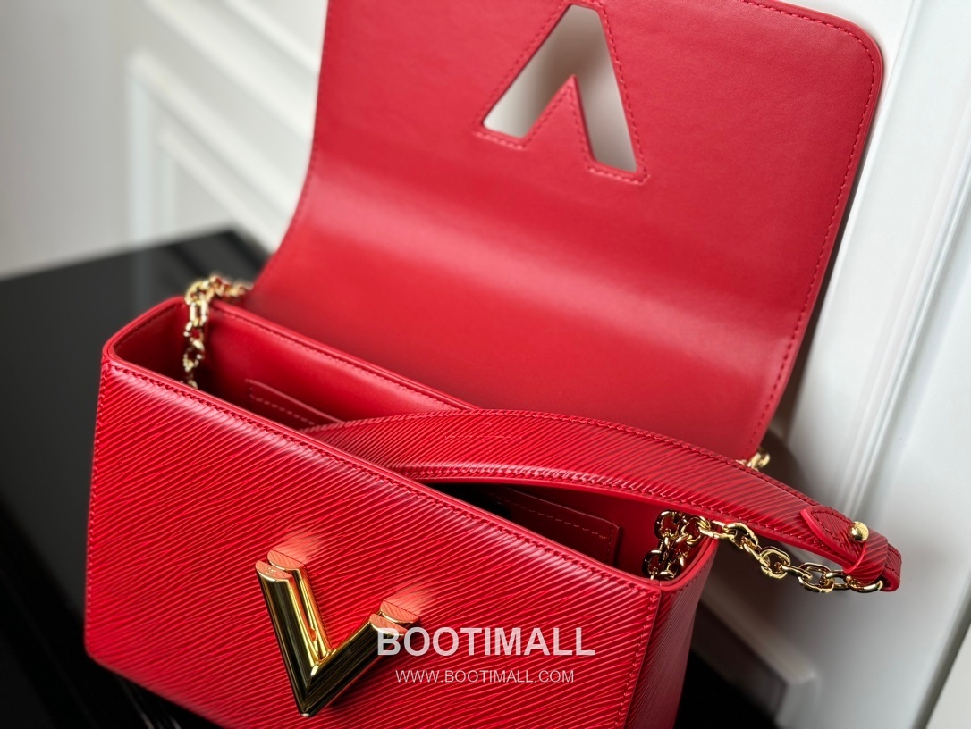 Louis Vuitton Twist MM Epi Calfskin Leather Chain Shoulder Bag with LV Twist Lock Detail 루이비통 트위스트 MM 에피 카프스킨 체인 숄더백 LV트위스트락 M25229 23cm 11