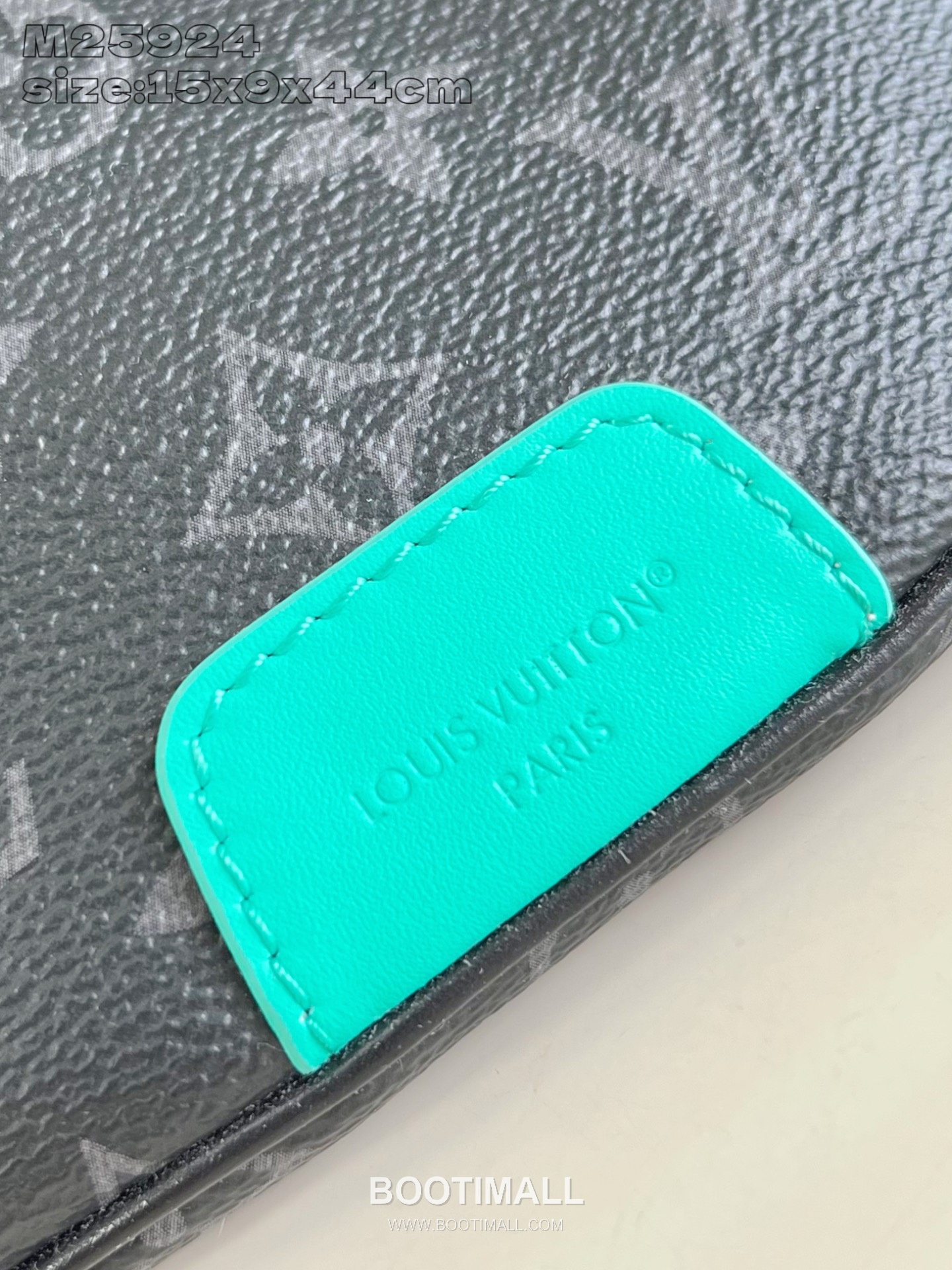 Louis Vuitton Discovery Monogram Eclipse Canvas Belt Bag with Dual Zip Pocket Detail 루이비통 디스커버리 모노그램 이클립스 벨트백 더블지퍼포켓 M25924 44cm 2