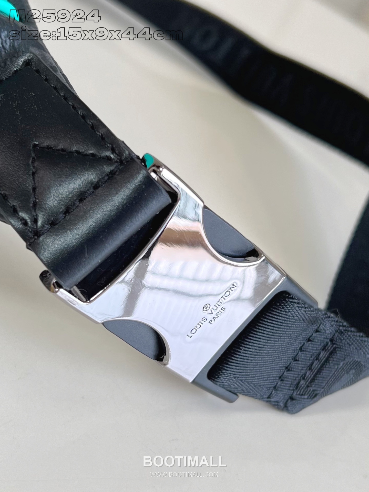 Louis Vuitton Discovery Monogram Eclipse Canvas Belt Bag with Dual Zip Pocket Detail 루이비통 디스커버리 모노그램 이클립스 벨트백 더블지퍼포켓 M25924 44cm 6