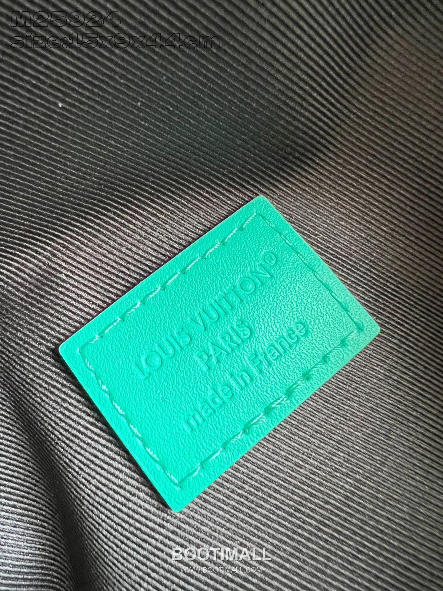 Louis Vuitton Discovery Monogram Eclipse Canvas Belt Bag with Dual Zip Pocket Detail 루이비통 디스커버리 모노그램 이클립스 벨트백 더블지퍼포켓 M25924 44cm 9