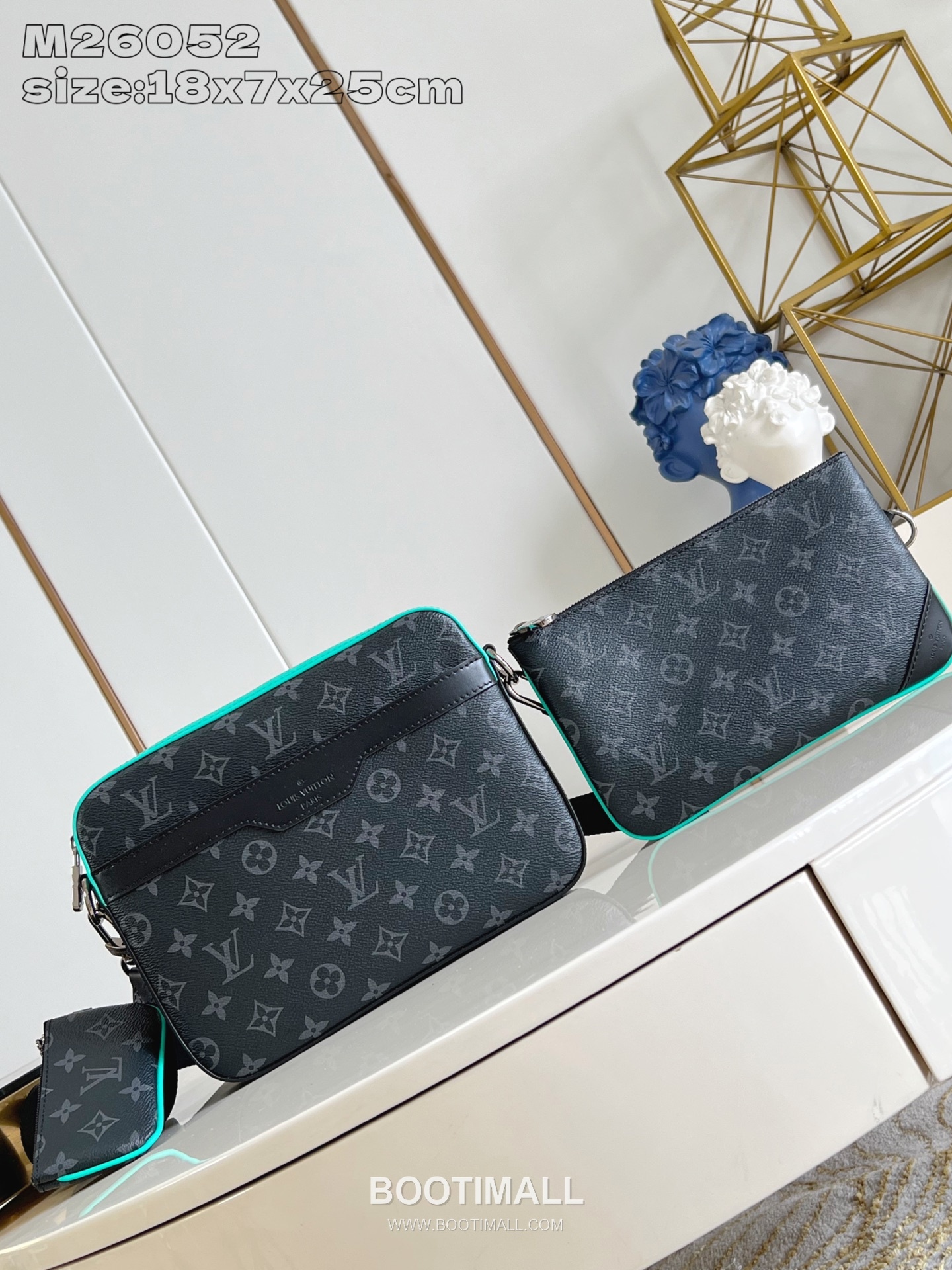 Louis Vuitton Trio Monogram Eclipse Canvas Messenger Bag with Detachable Pouch Detail 루이비통 트리오 모노그램 이클립스 메신저백 탈부착파우치 M26052 25cm 1