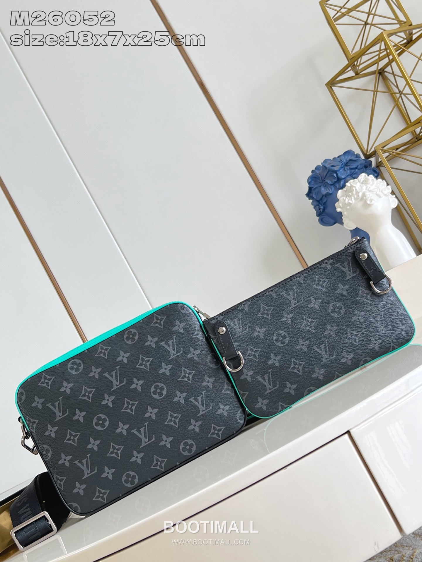 Louis Vuitton Trio Monogram Eclipse Canvas Messenger Bag with Detachable Pouch Detail 루이비통 트리오 모노그램 이클립스 메신저백 탈부착파우치 M26052 25cm 3