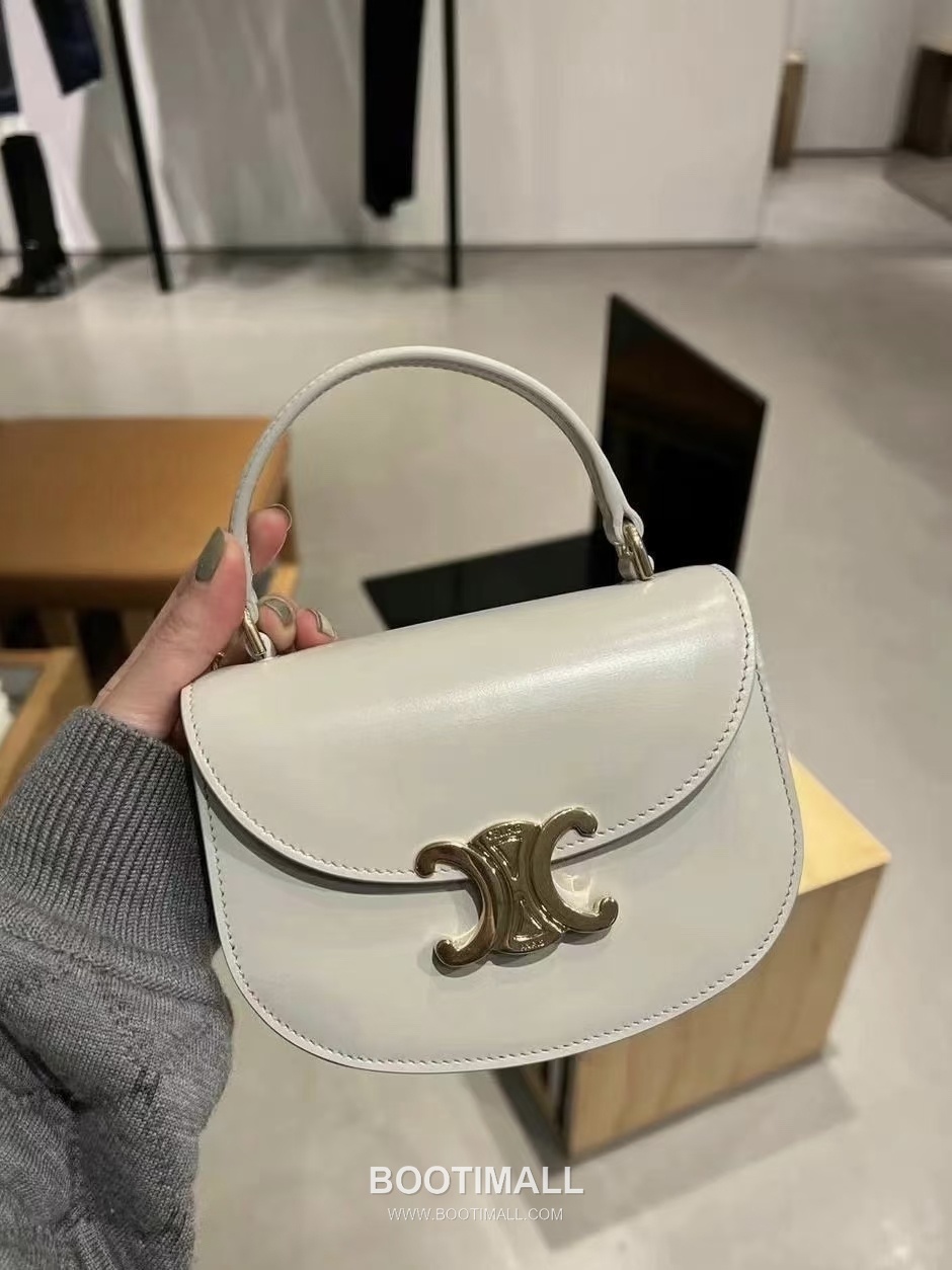 Celine Besace Triomphe Cowhide Leather Saddle Crossbody Bag with Triomphe Lock Detail 셀린느 베사체 트리옹프 카우하이드 새들 크로스백 트리옹프락 10L063 15.5cm 2