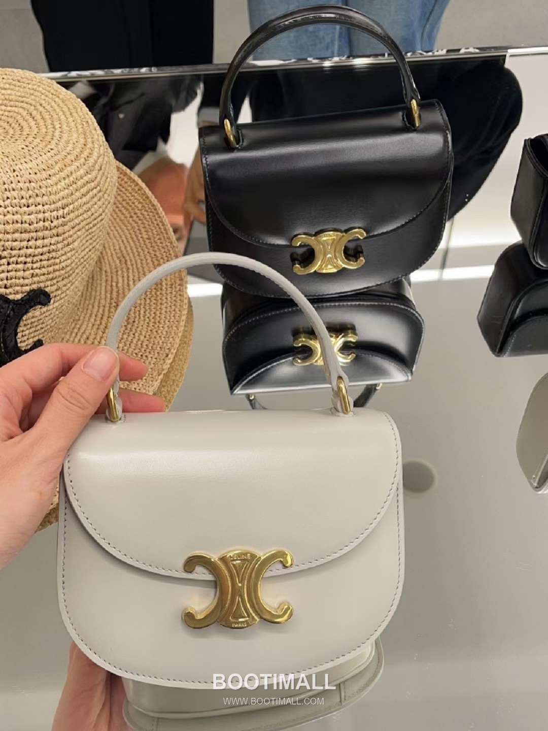 Celine Besace Triomphe Cowhide Leather Saddle Crossbody Bag with Triomphe Lock Detail 셀린느 베사체 트리옹프 카우하이드 새들 크로스백 트리옹프락 10L063 15.5cm 3