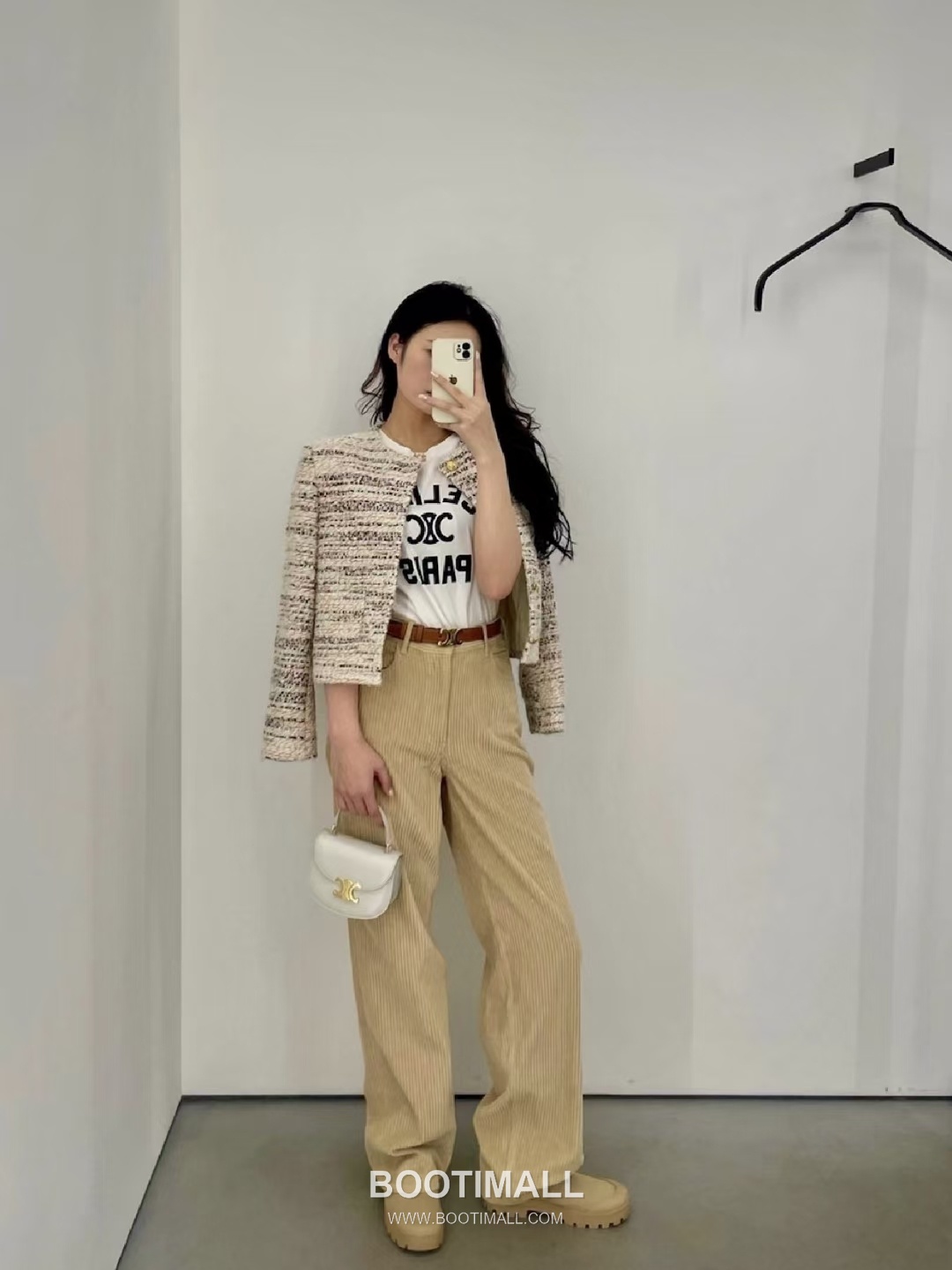 Celine Besace Triomphe Cowhide Leather Saddle Crossbody Bag with Triomphe Lock Detail 셀린느 베사체 트리옹프 카우하이드 새들 크로스백 트리옹프락 10L063 15.5cm 7