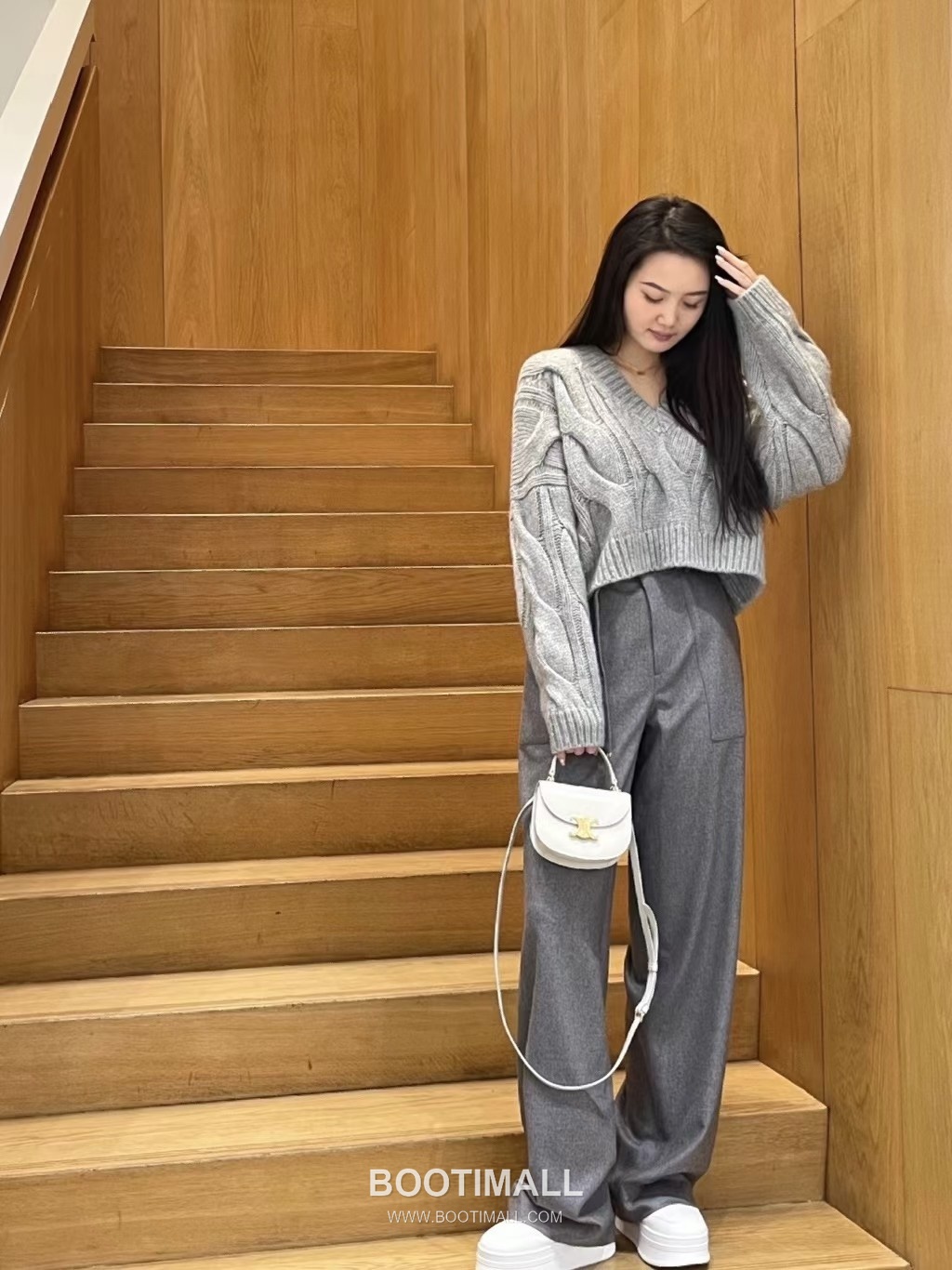 Celine Besace Triomphe Cowhide Leather Saddle Crossbody Bag with Triomphe Lock Detail 셀린느 베사체 트리옹프 카우하이드 새들 크로스백 트리옹프락 10L063 15.5cm 8
