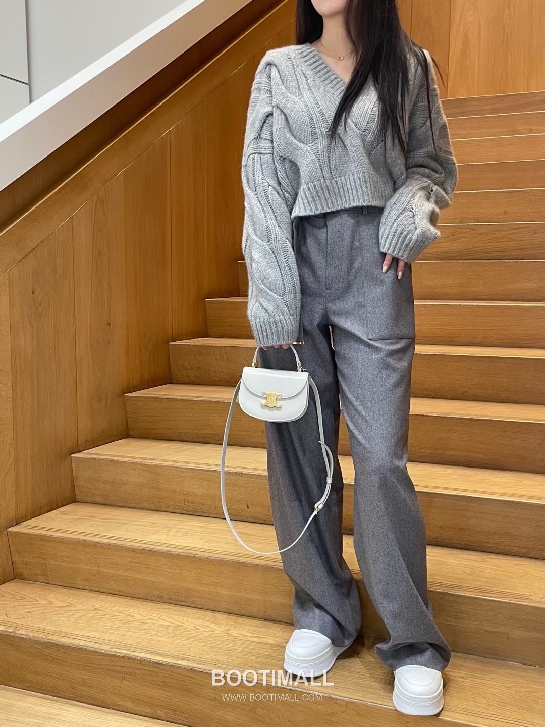 Celine Besace Triomphe Cowhide Leather Saddle Crossbody Bag with Triomphe Lock Detail 셀린느 베사체 트리옹프 카우하이드 새들 크로스백 트리옹프락 10L063 15.5cm 9