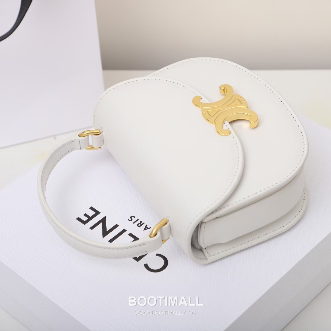 Celine Besace Triomphe Cowhide Leather Saddle Crossbody Bag with Triomphe Lock Detail 셀린느 베사체 트리옹프 카우하이드 새들 크로스백 트리옹프락 10L063 15.5cm 18