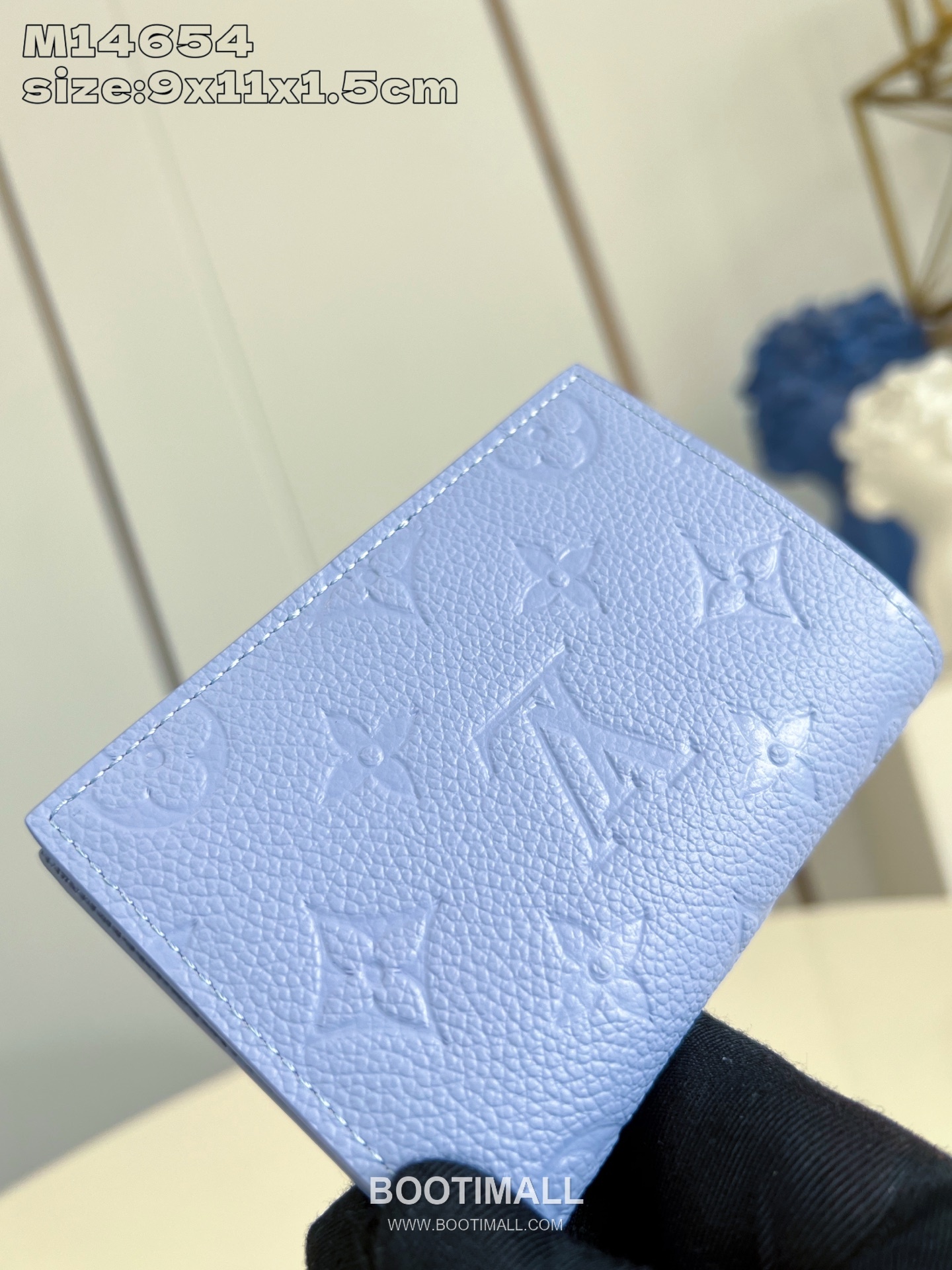 Louis Vuitton Lisa Monogram Empreinte Leather Wallet with Zip Charm Detail 루이비통 리사 모노그램 앙프렝뜨 반지갑 지퍼참 M14654 9cm 4