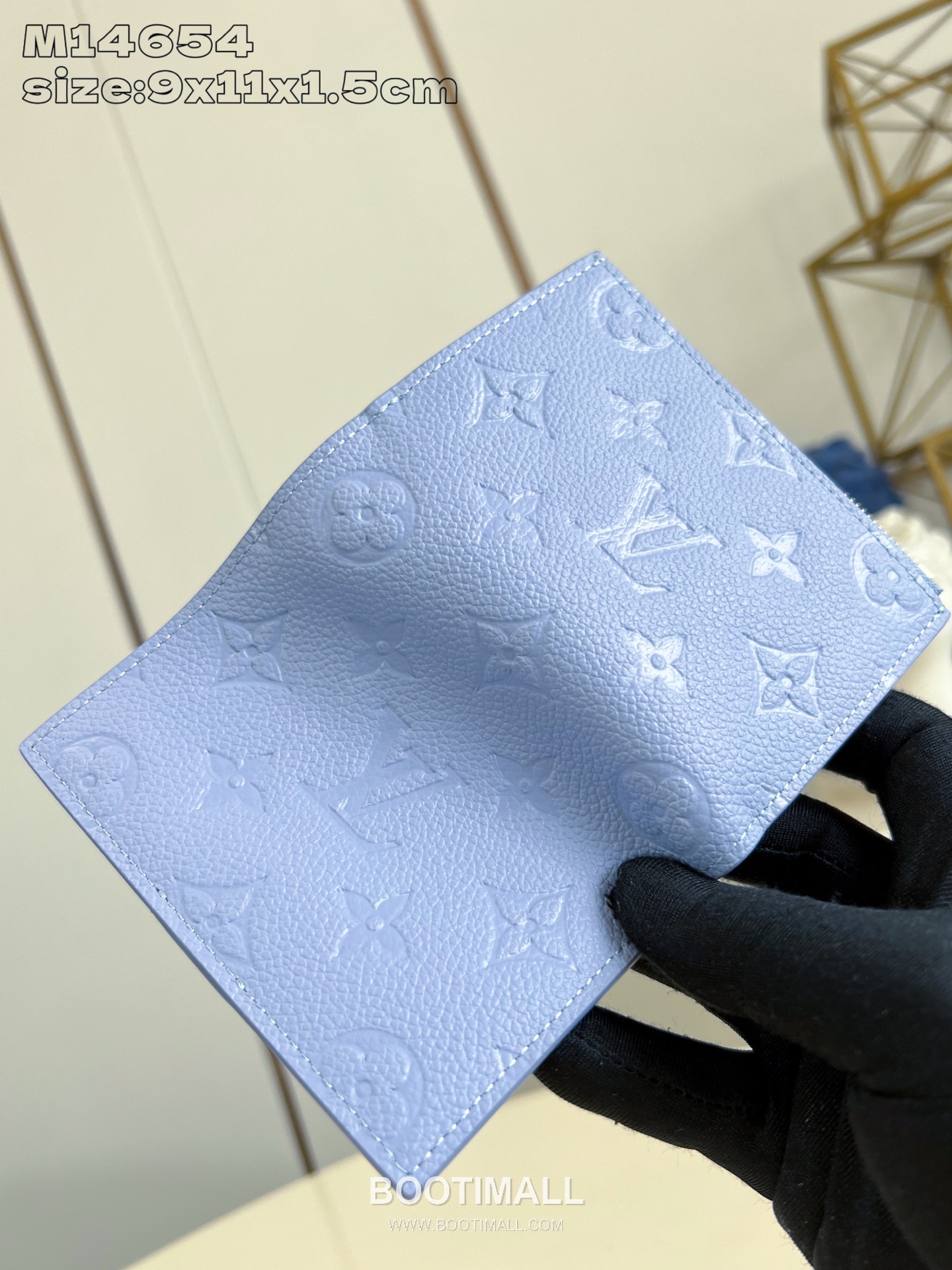 Louis Vuitton Lisa Monogram Empreinte Leather Wallet with Zip Charm Detail 루이비통 리사 모노그램 앙프렝뜨 반지갑 지퍼참 M14654 9cm 5