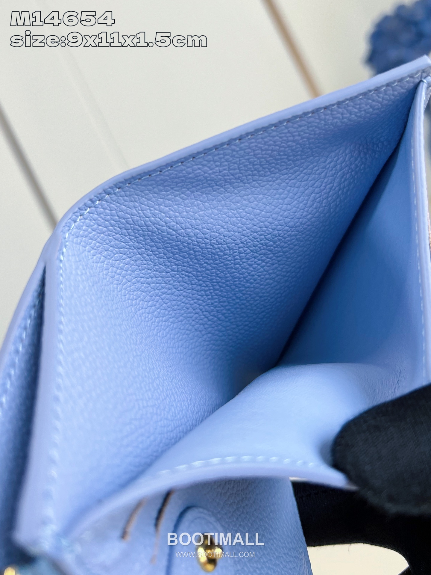 Louis Vuitton Lisa Monogram Empreinte Leather Wallet with Zip Charm Detail 루이비통 리사 모노그램 앙프렝뜨 반지갑 지퍼참 M14654 9cm 8