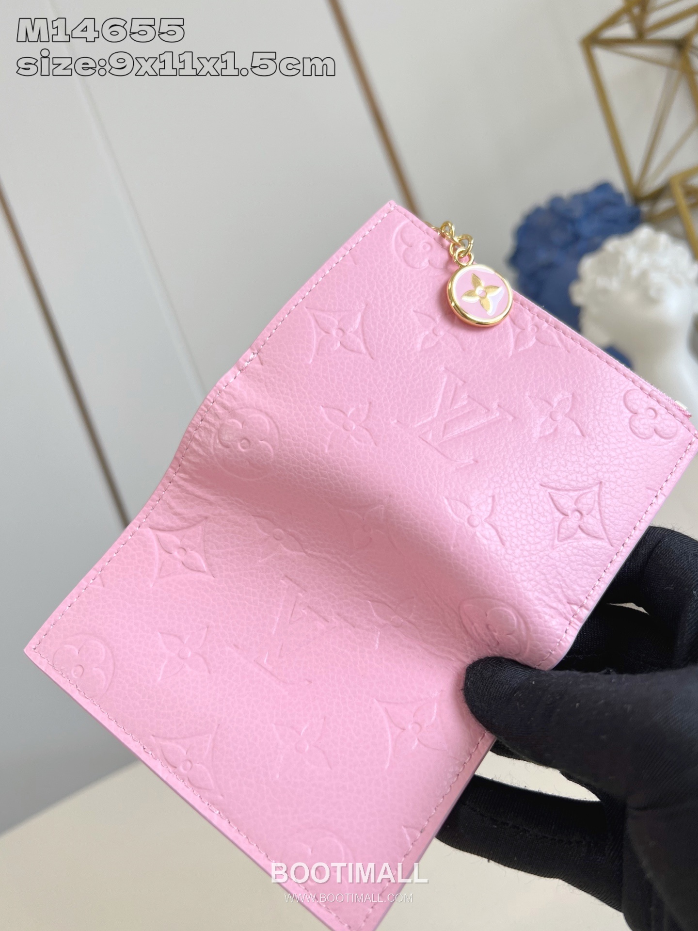 Louis Vuitton Lisa Monogram Empreinte Leather Wallet with Zip Charm Detail 루이비통 리사 모노그램 앙프렝뜨 반지갑 지퍼참 M14655 9cm 5