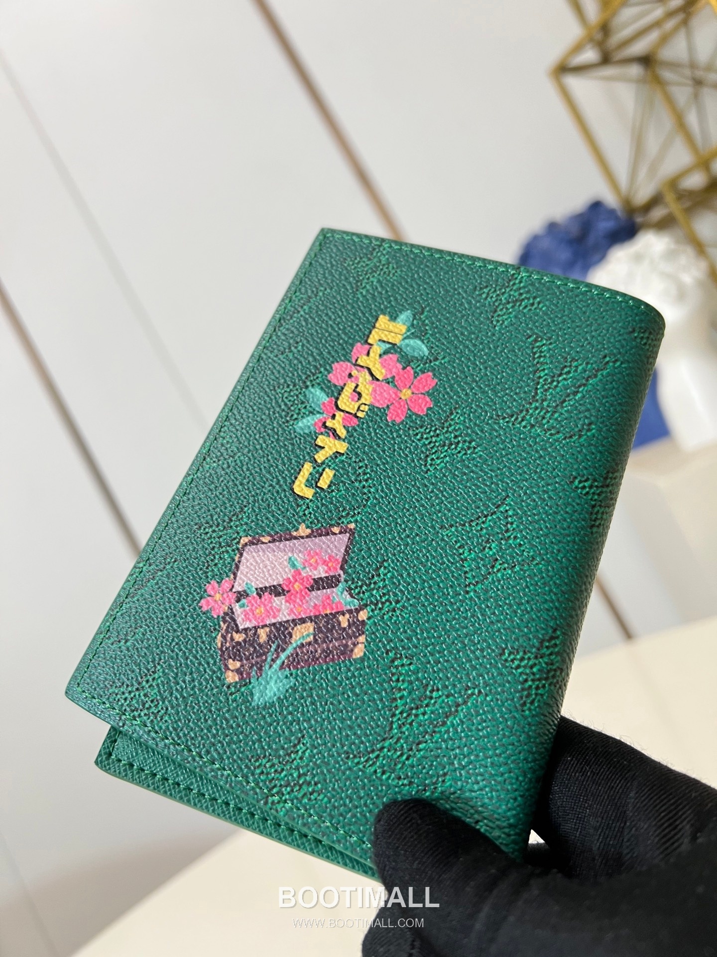 Louis Vuitton Monogram Canvas Passport Cover Wallet with Printed Detail 루이비통 모노그램 캔버스 여권지갑 프린트 M25967 10cm 3