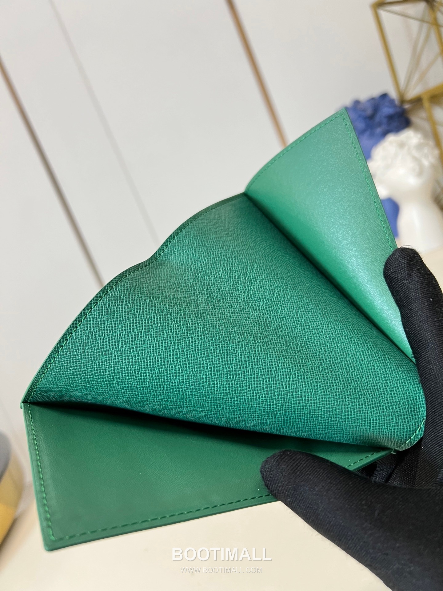 Louis Vuitton Monogram Canvas Passport Cover Wallet with Printed Detail 루이비통 모노그램 캔버스 여권지갑 프린트 M25967 10cm 7