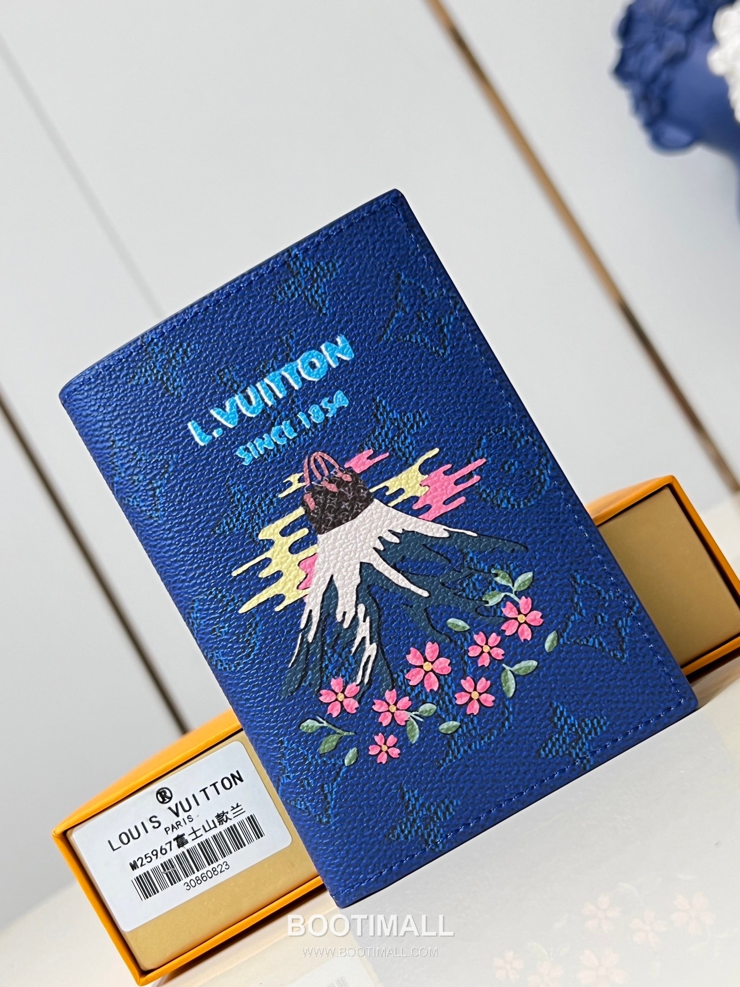 Louis Vuitton Monogram Canvas Passport Cover Wallet with Printed Detail 루이비통 모노그램 캔버스 여권지갑 프린트 M25967 10cm 1