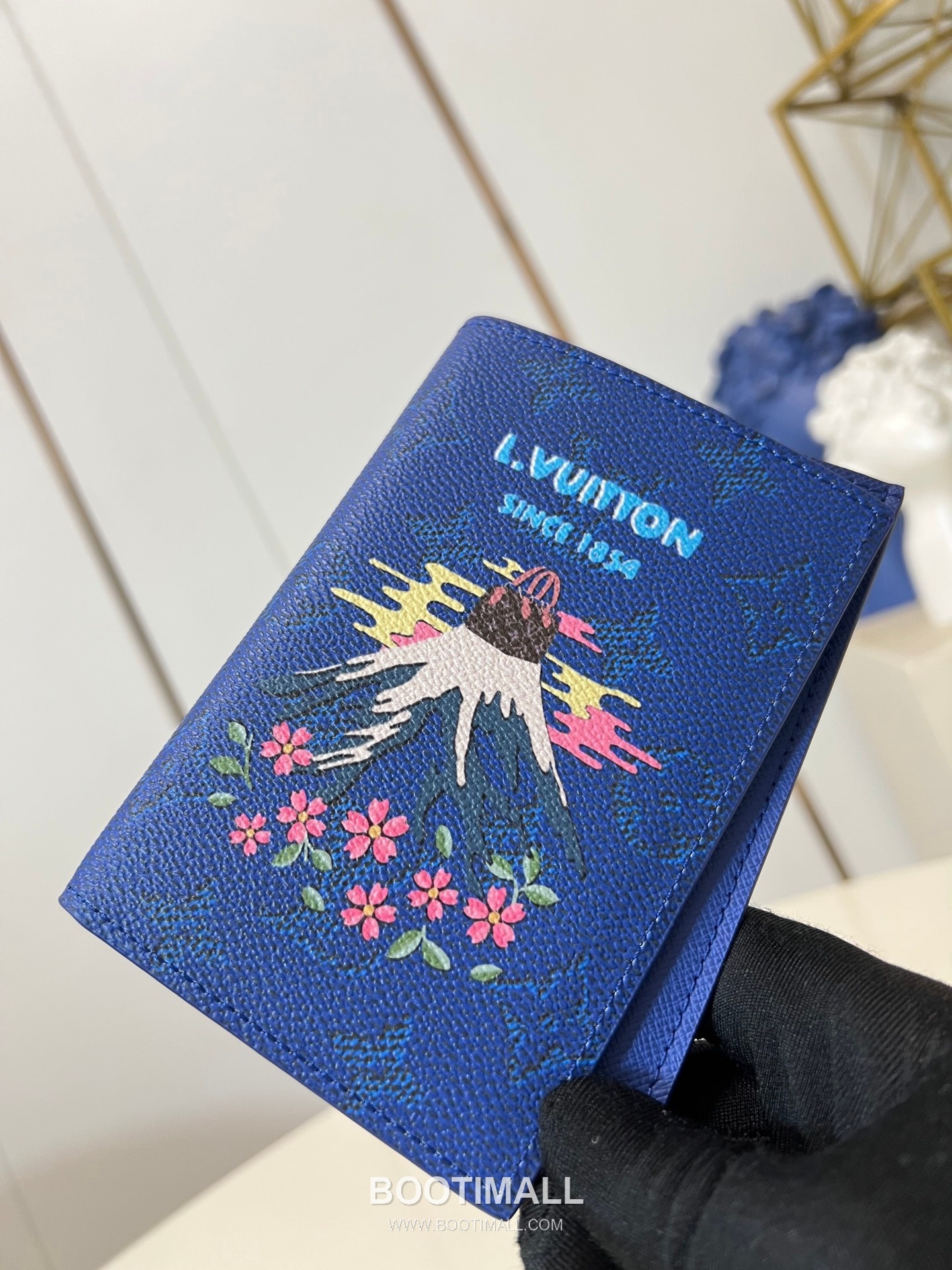 Louis Vuitton Monogram Canvas Passport Cover Wallet with Printed Detail 루이비통 모노그램 캔버스 여권지갑 프린트 M25967 10cm 2