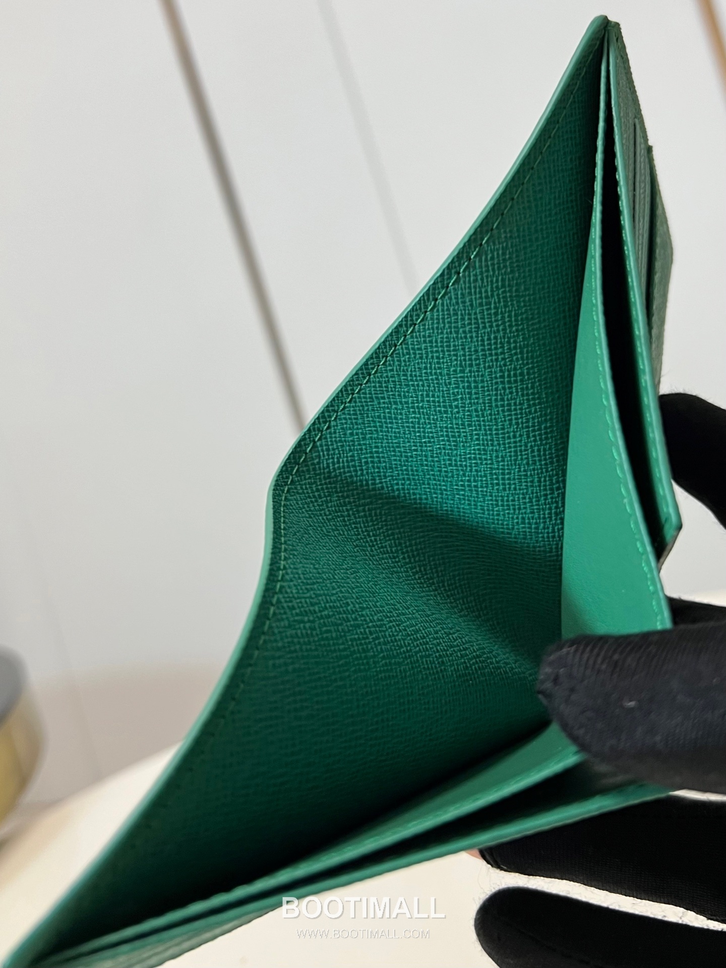 Louis Vuitton Slender Monogram Canvas Compact Wallet with Card Slot Detail 루이비통 슬렌더 모노그램 캔버스 컴팩트 반지갑 카드슬롯 M25986 11cm 8