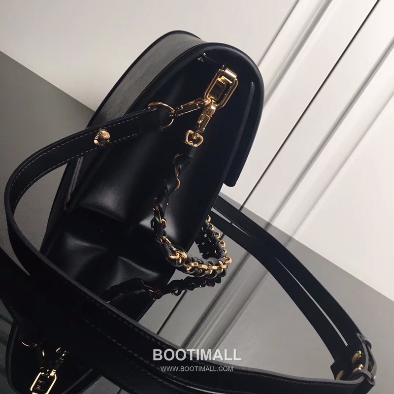 Louis Vuitton Dauphine Epi Calfskin Leather Shoulder Bag with LV Lock Detail 루이비통 도핀 에피 카프스킨 숄더백 LV락 M44162 25cm 2