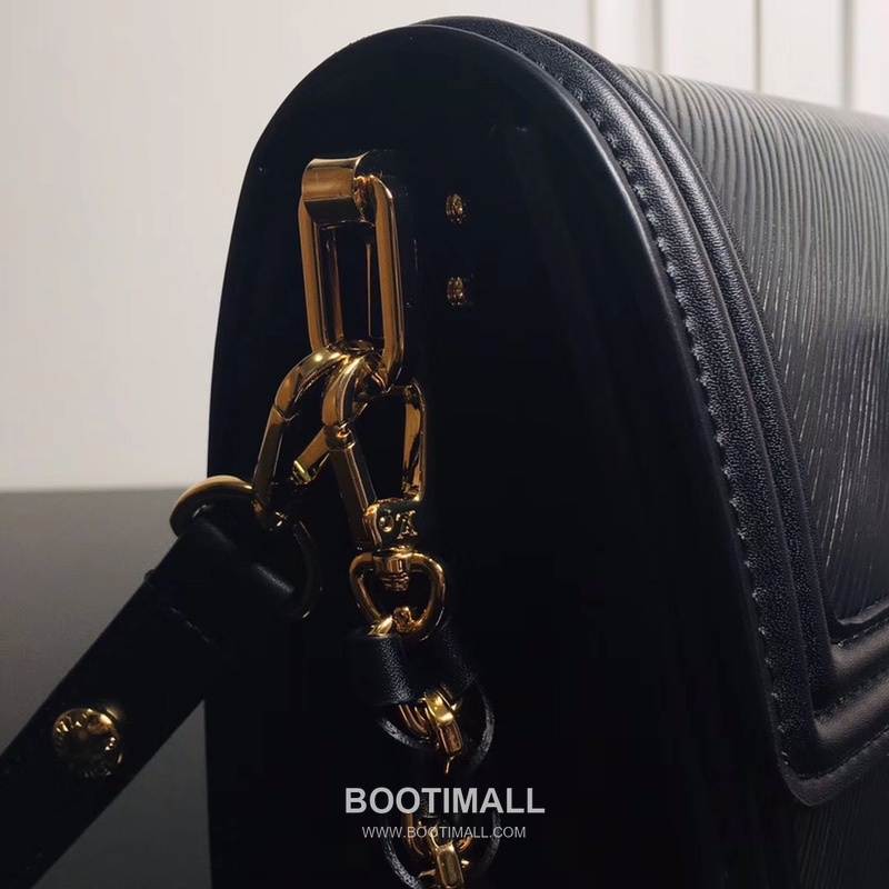 Louis Vuitton Dauphine Epi Calfskin Leather Shoulder Bag with LV Lock Detail 루이비통 도핀 에피 카프스킨 숄더백 LV락 M44162 25cm 4