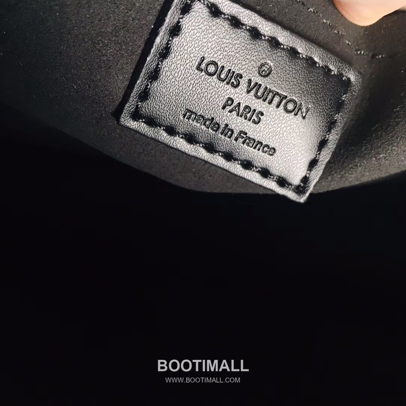 Louis Vuitton Dauphine Epi Calfskin Leather Shoulder Bag with LV Lock Detail 루이비통 도핀 에피 카프스킨 숄더백 LV락 M44162 25cm 8