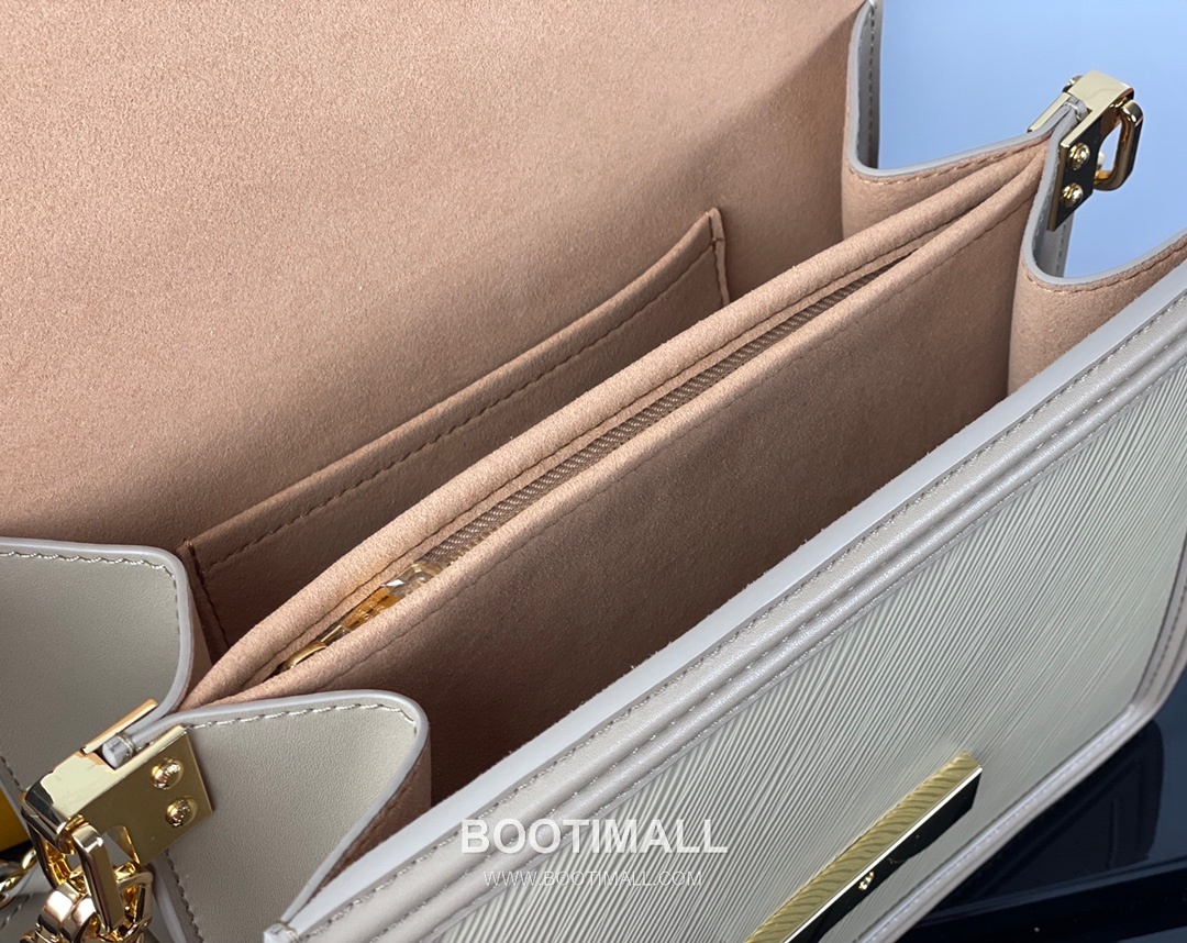 Louis Vuitton Dauphine Epi Calfskin Leather Shoulder Bag with LV Lock Detail 루이비통 도핀 에피 카프스킨 숄더백 LV락 M44162 25cm 6