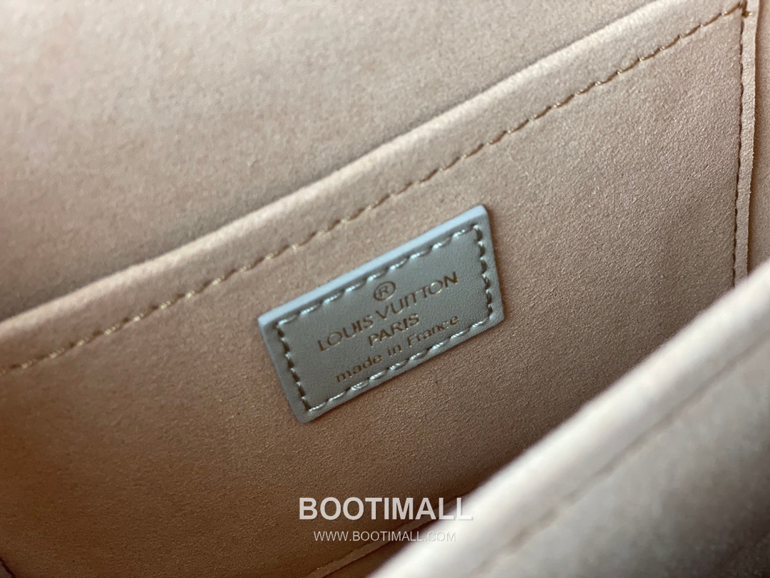 Louis Vuitton Dauphine Epi Calfskin Leather Shoulder Bag with LV Lock Detail 루이비통 도핀 에피 카프스킨 숄더백 LV락 M44162 25cm 8