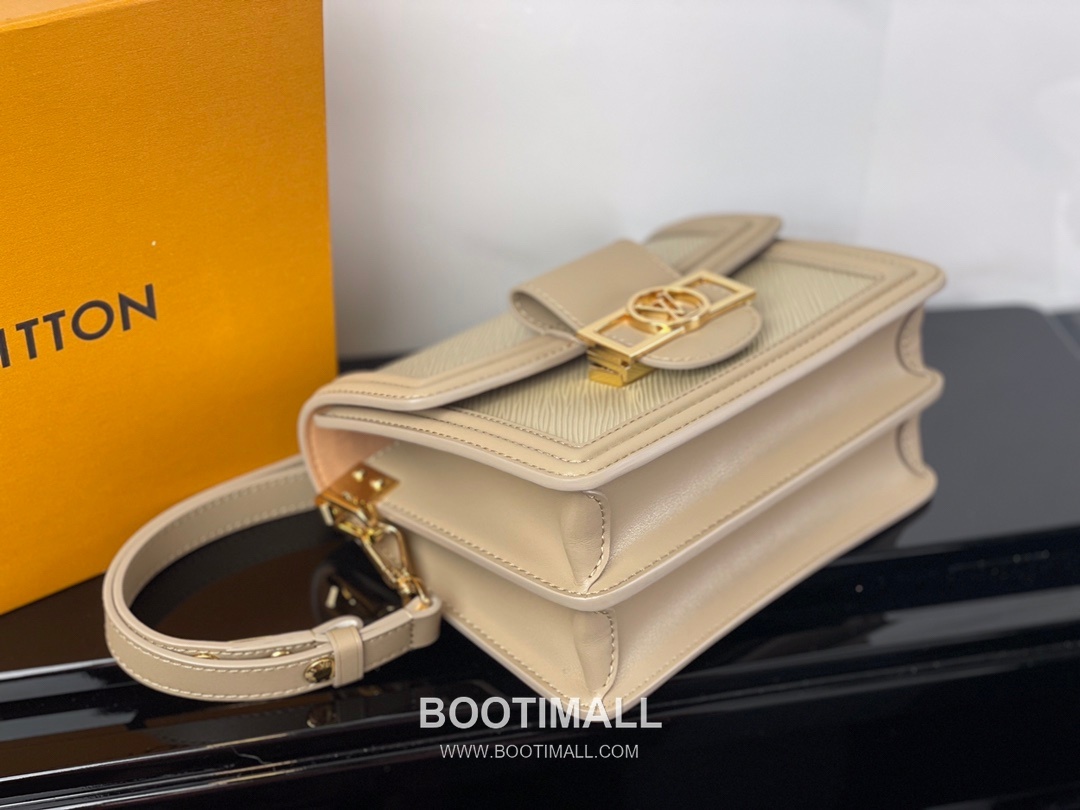 Louis Vuitton Dauphine Epi Calfskin Leather Shoulder Bag with LV Lock Detail 루이비통 도핀 에피 카프스킨 숄더백 LV락 M44162 25cm 9