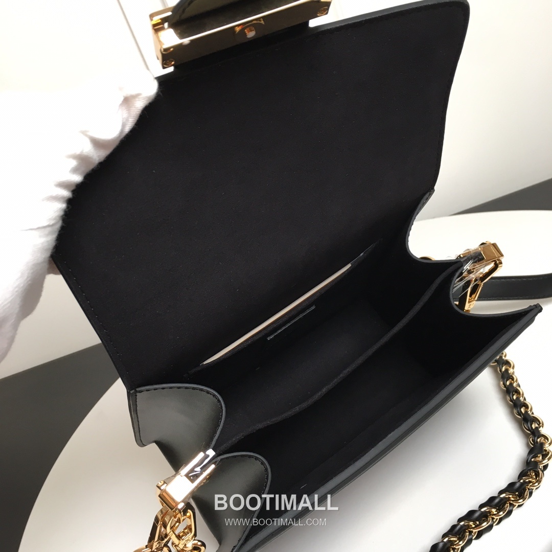 Louis Vuitton Mini Dauphine Epi Calfskin Leather Shoulder Bag with Magnetic Lock Detail 루이비통 미니 도핀 에피 카프스킨 숄더백 마그네틱락 M55963 20cm 4