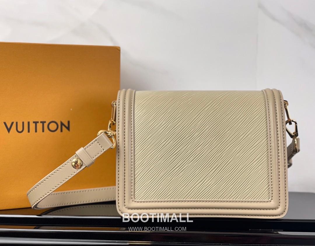 Louis Vuitton Mini Dauphine Epi Calfskin Leather Shoulder Bag with Magnetic Lock Detail 루이비통 미니 도핀 에피 카프스킨 숄더백 마그네틱락 M55963 20cm 3